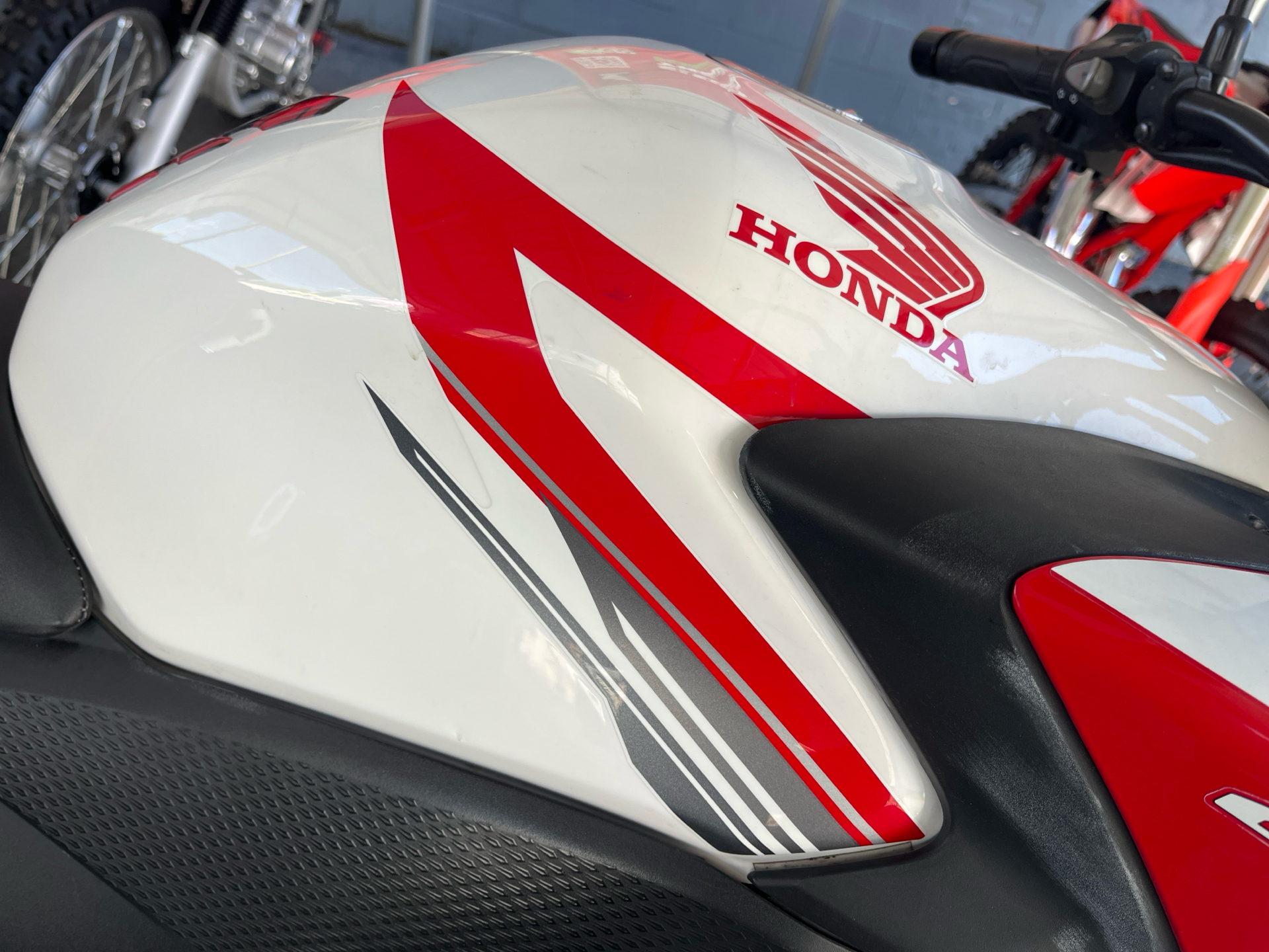 2015 Honda CB500F in West Bridgewater, Massachusetts - Photo 2