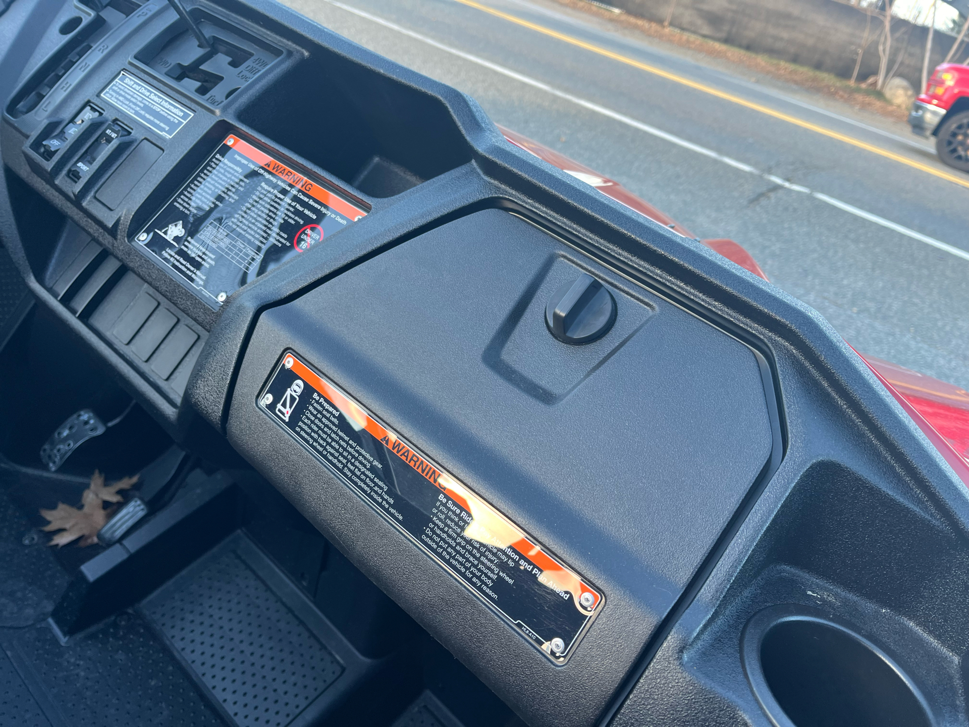 2025 Honda Pioneer 1000 in West Bridgewater, Massachusetts - Photo 6