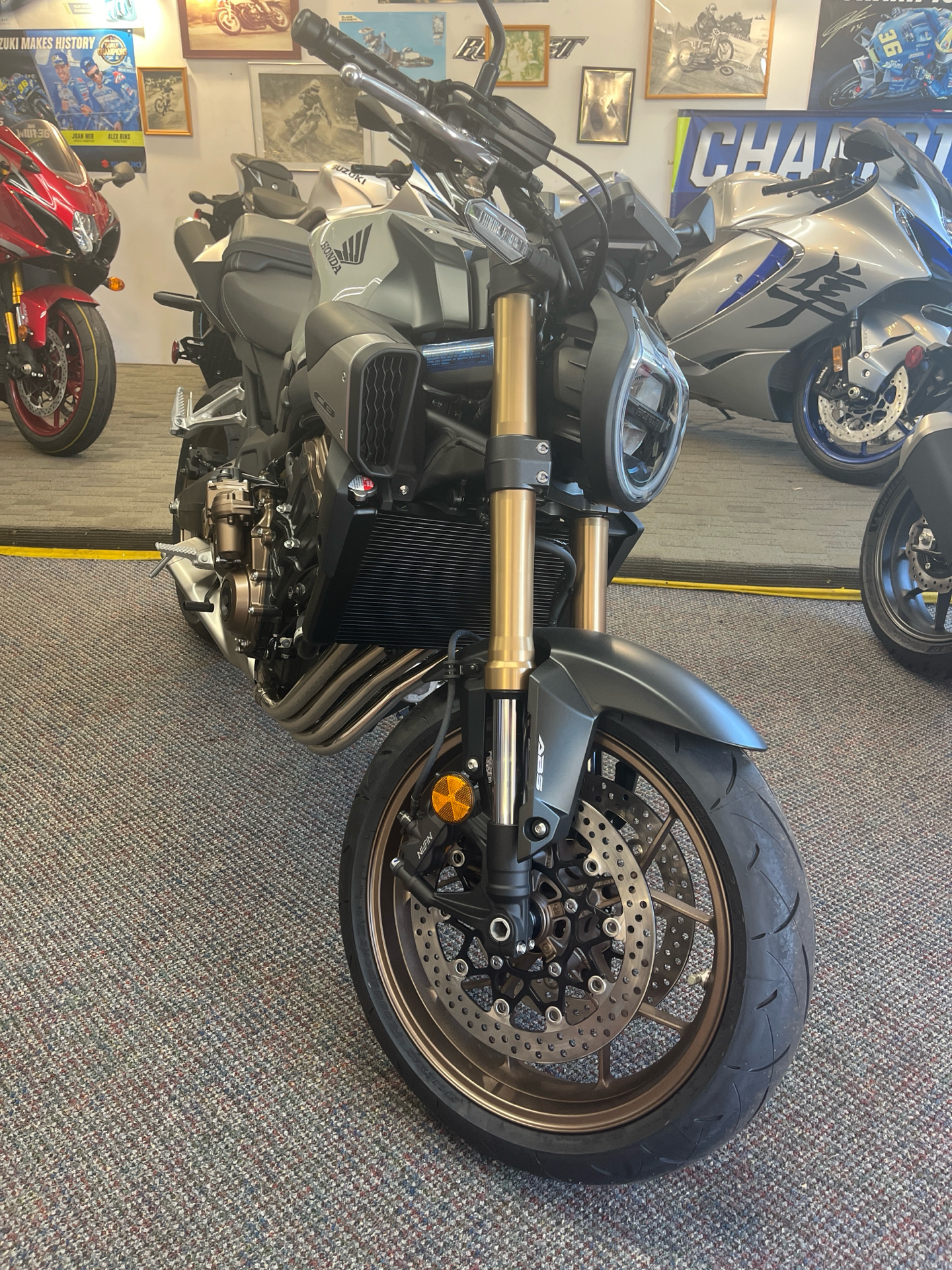 2025 Honda CB650R E-Clutch in West Bridgewater, Massachusetts - Photo 4
