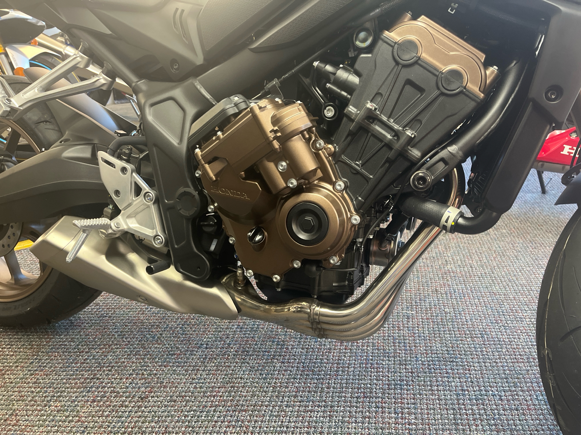 2025 Honda CB650R E-Clutch in West Bridgewater, Massachusetts - Photo 6