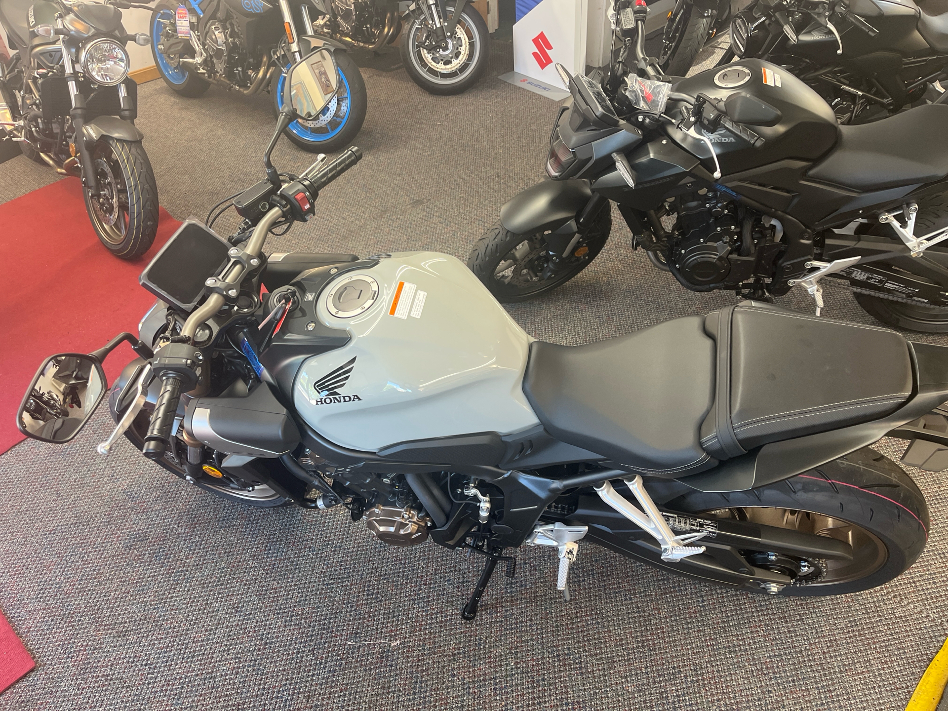 2025 Honda CB650R E-Clutch in West Bridgewater, Massachusetts - Photo 8