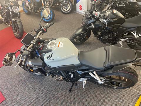2025 Honda CB650R E-Clutch in West Bridgewater, Massachusetts - Photo 8