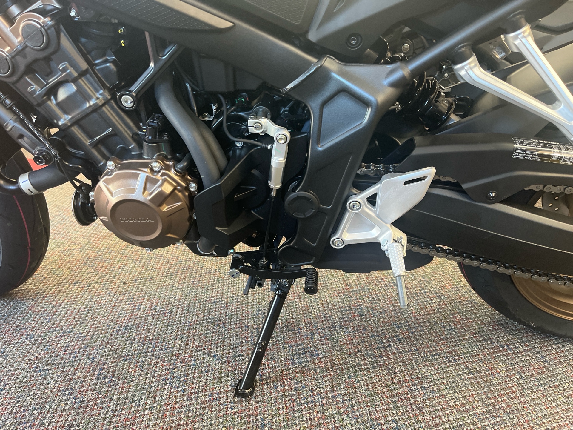2025 Honda CB650R E-Clutch in West Bridgewater, Massachusetts - Photo 9