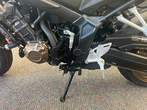 2025 Honda CB650R E-Clutch in West Bridgewater, Massachusetts - Photo 9
