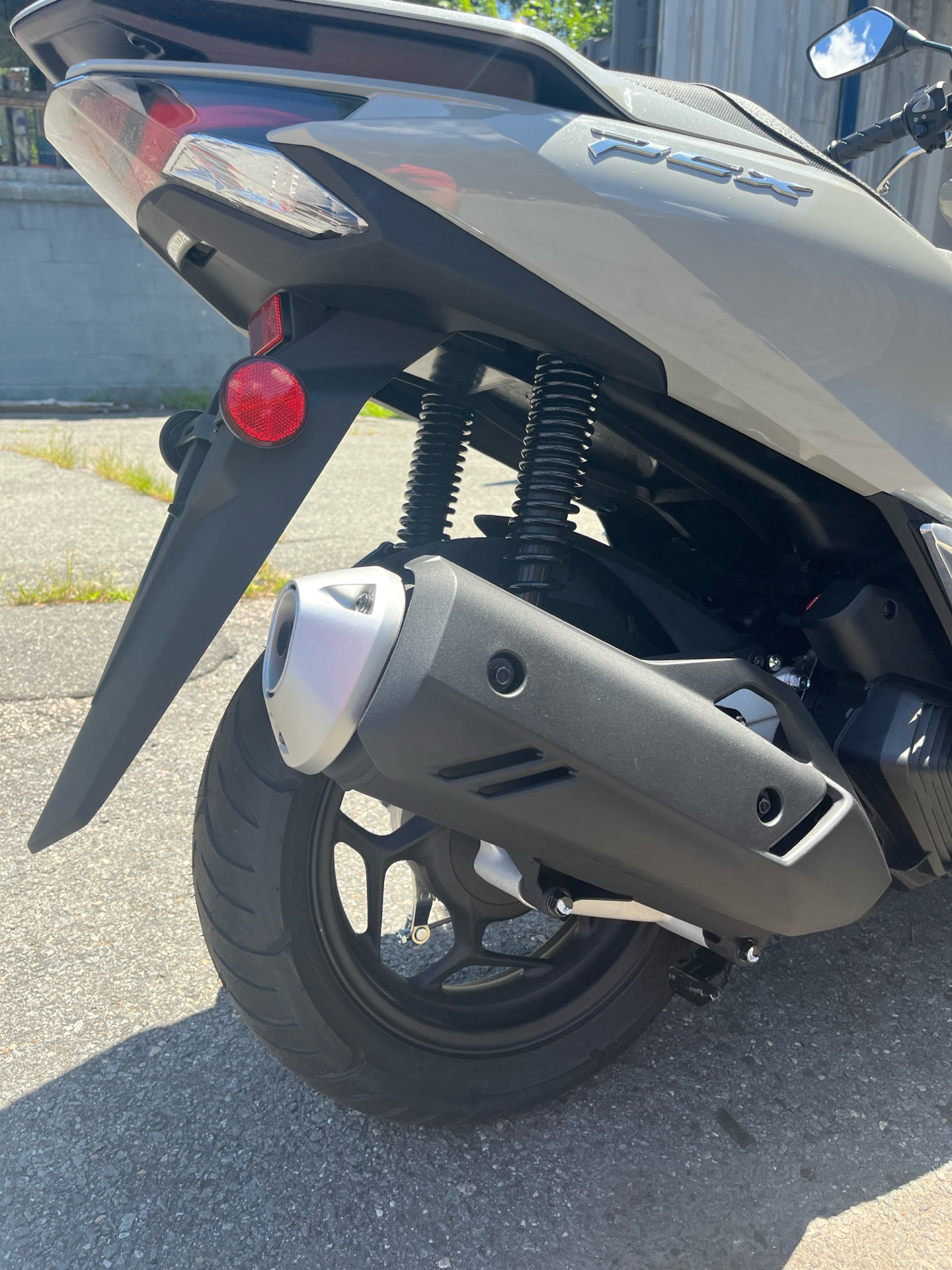 2025 Honda PCX in West Bridgewater, Massachusetts - Photo 4