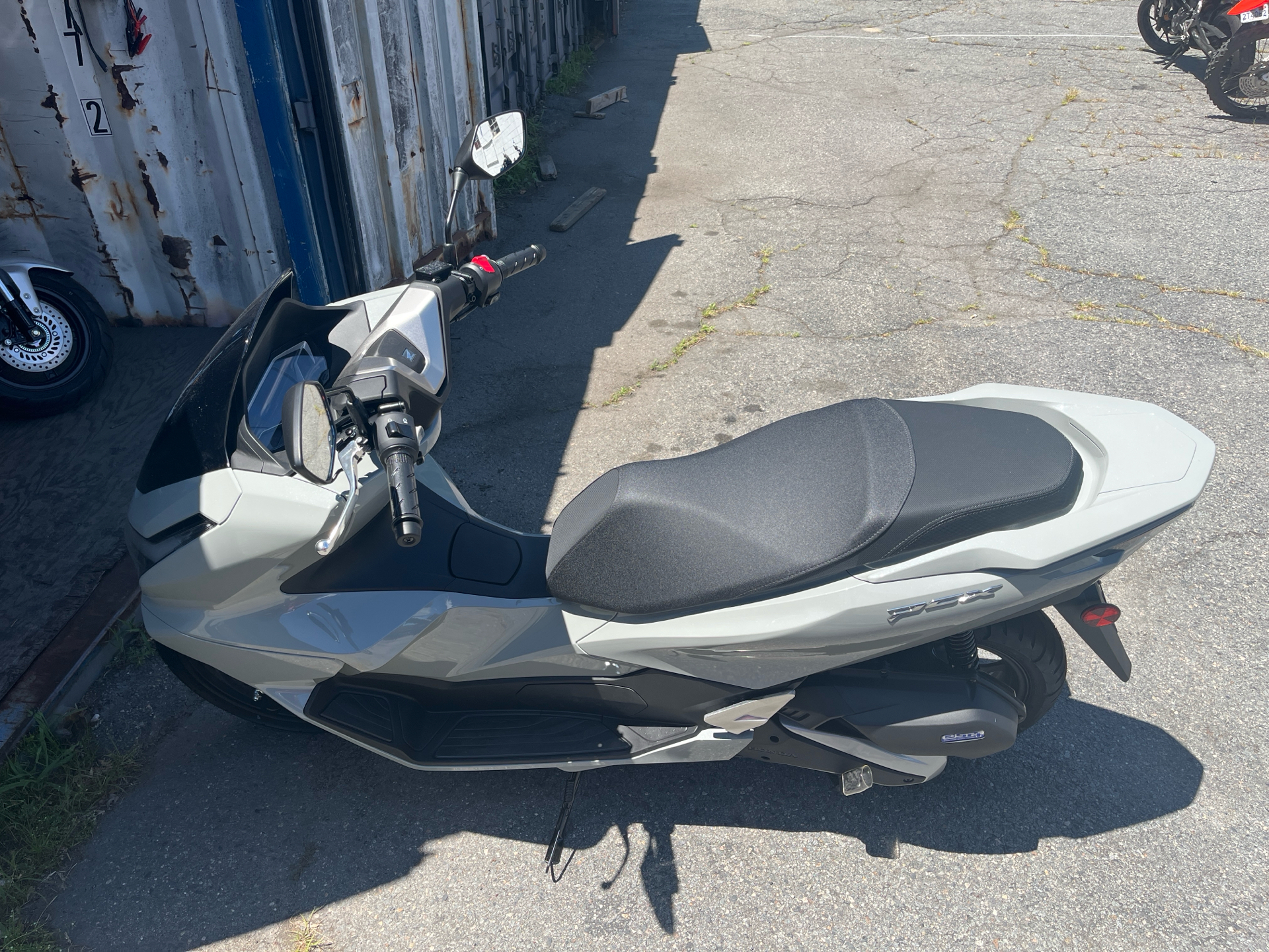 2025 Honda PCX in West Bridgewater, Massachusetts - Photo 5