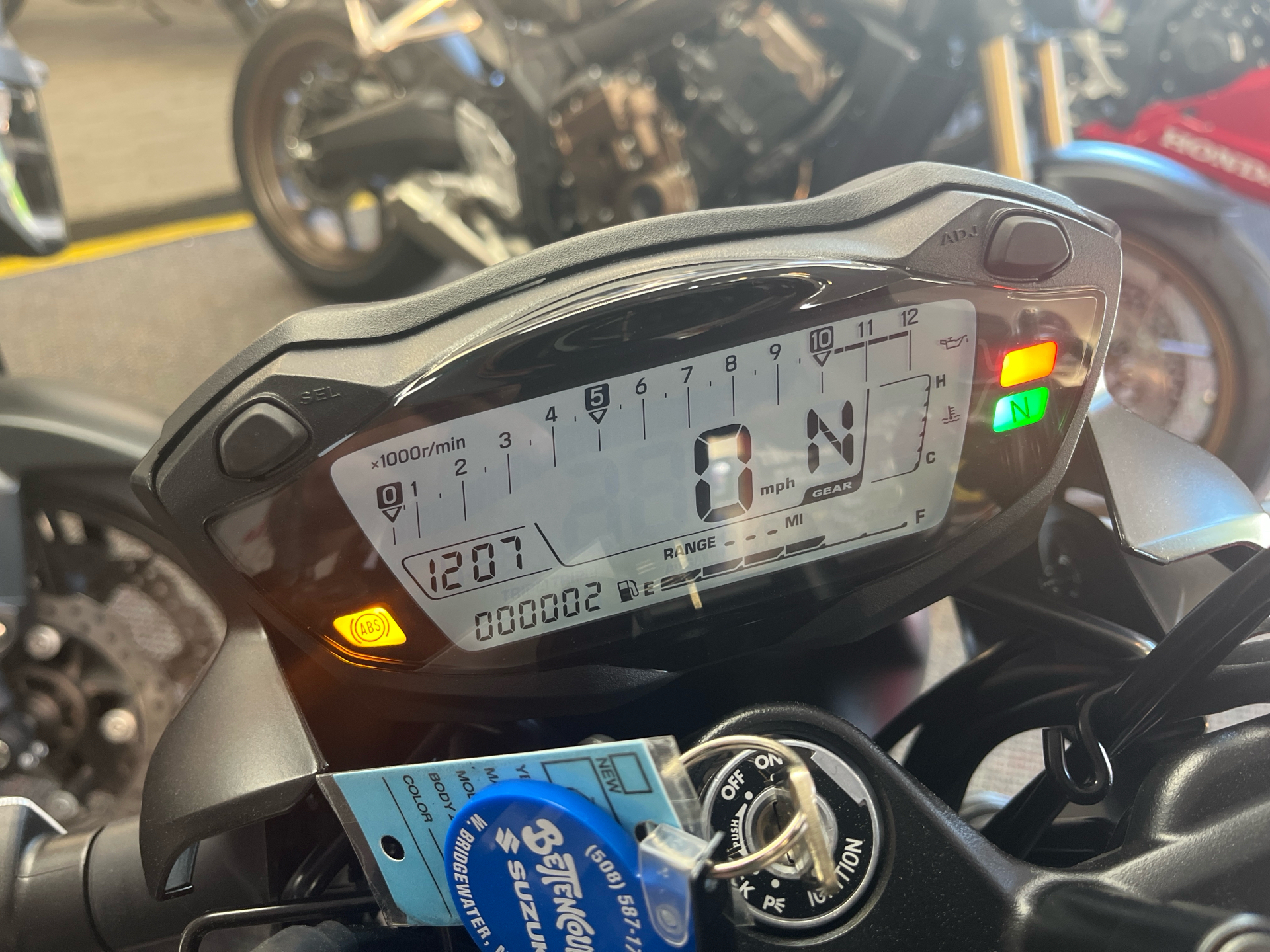 2025 Suzuki SV650 ABS in West Bridgewater, Massachusetts - Photo 9