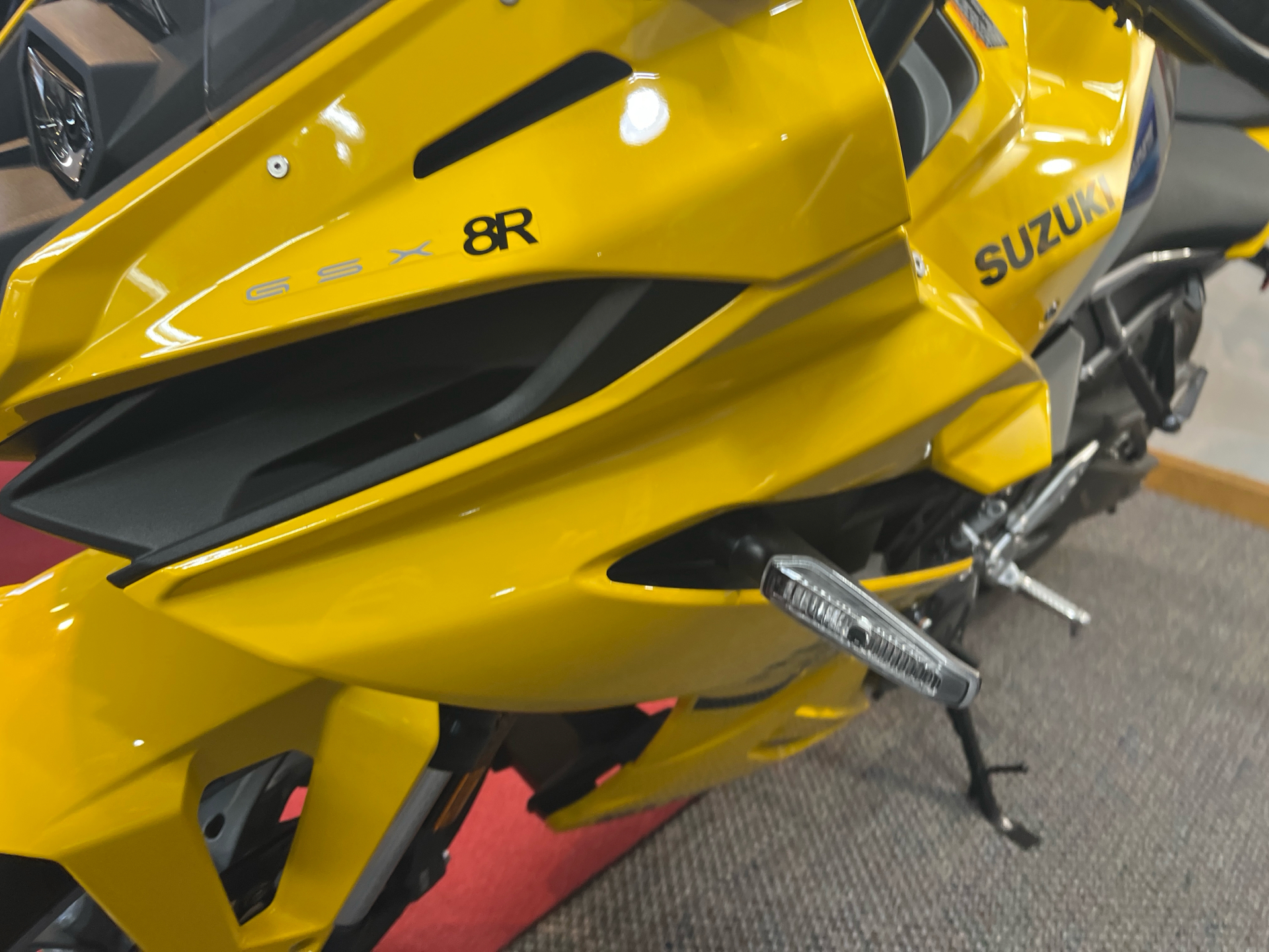 2024 Suzuki GSX-8R in West Bridgewater, Massachusetts - Photo 8