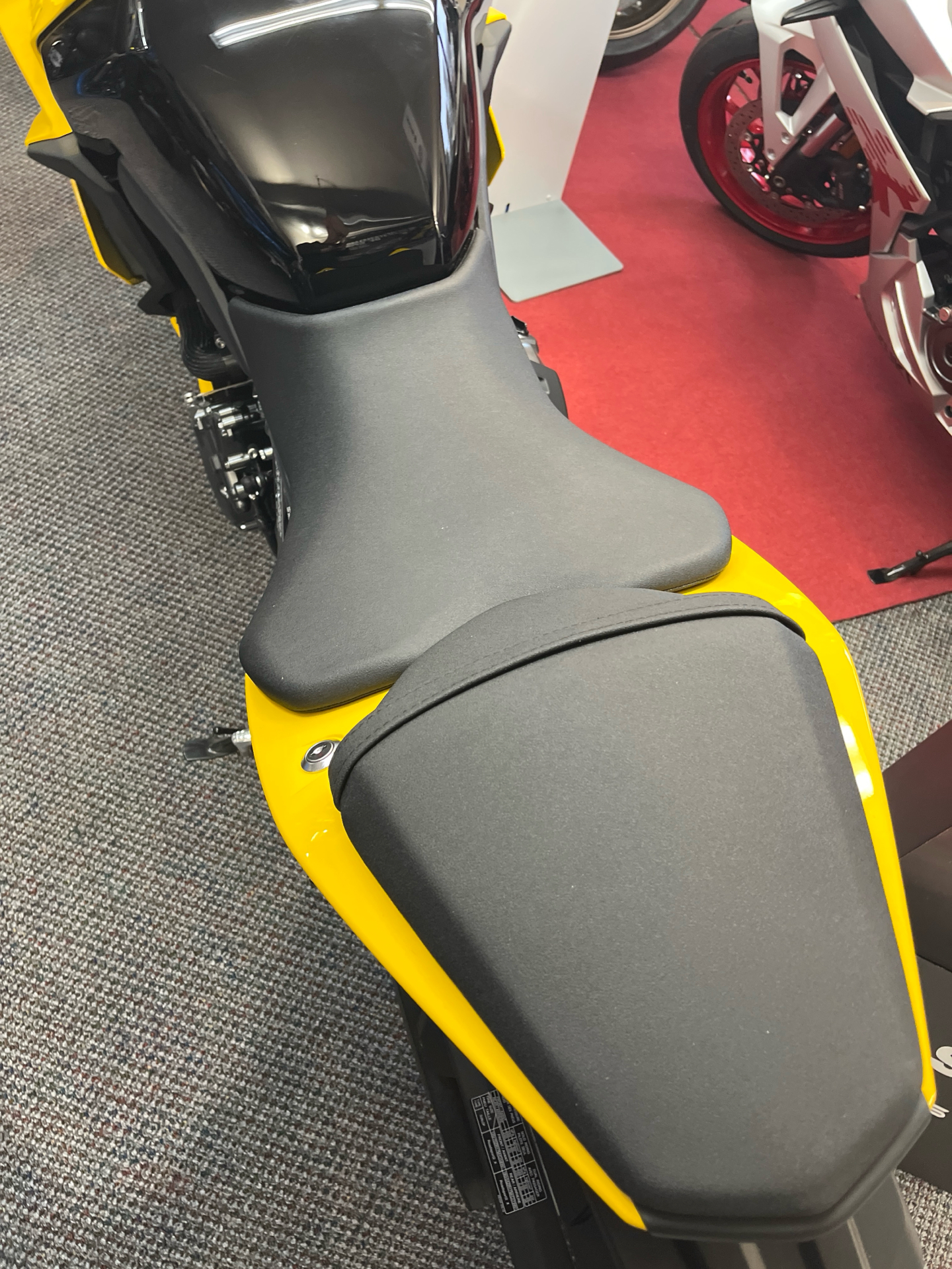 2024 Suzuki GSX-8R in West Bridgewater, Massachusetts - Photo 10