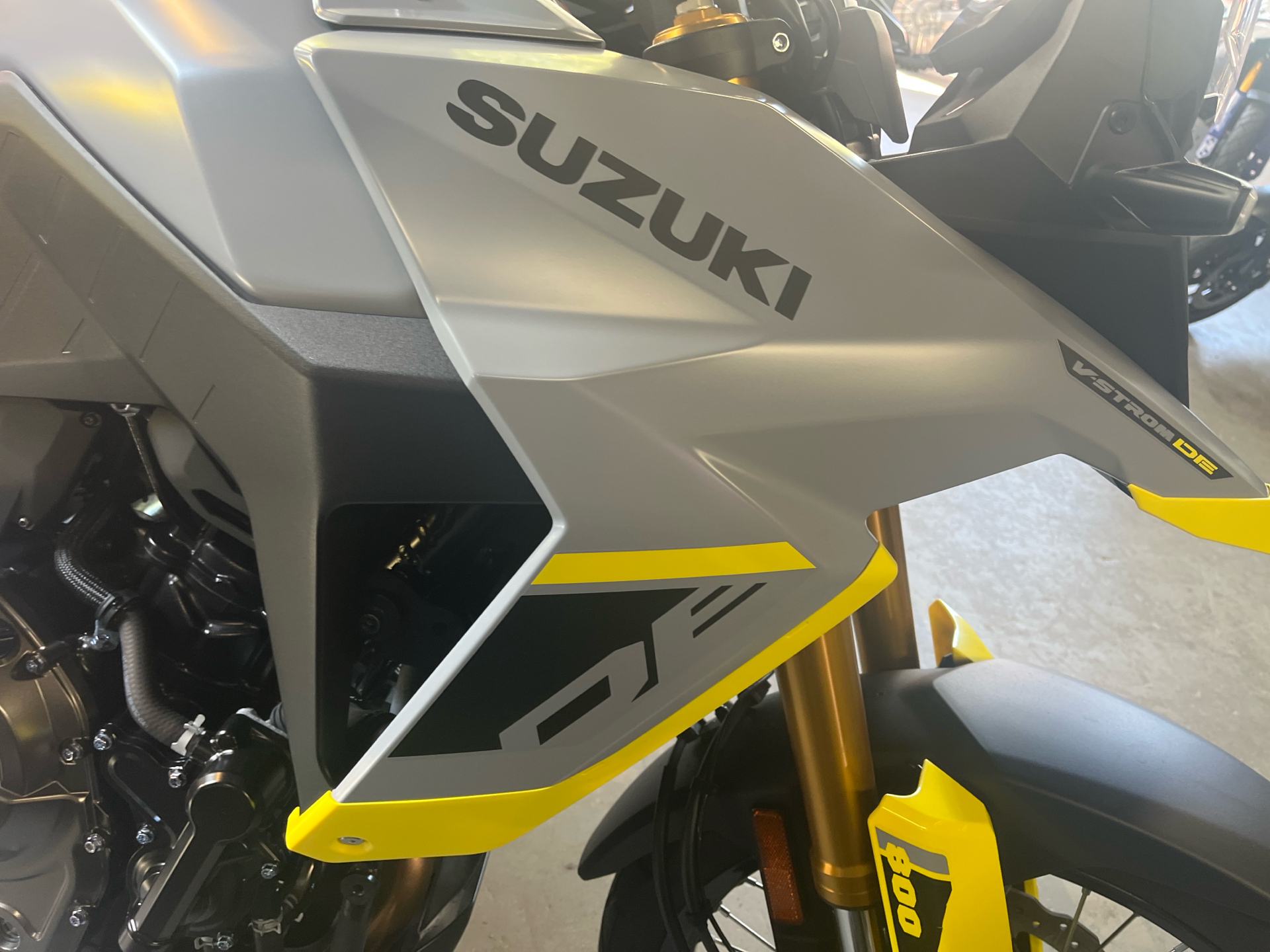 2023 Suzuki V-Strom 800DE in West Bridgewater, Massachusetts - Photo 2