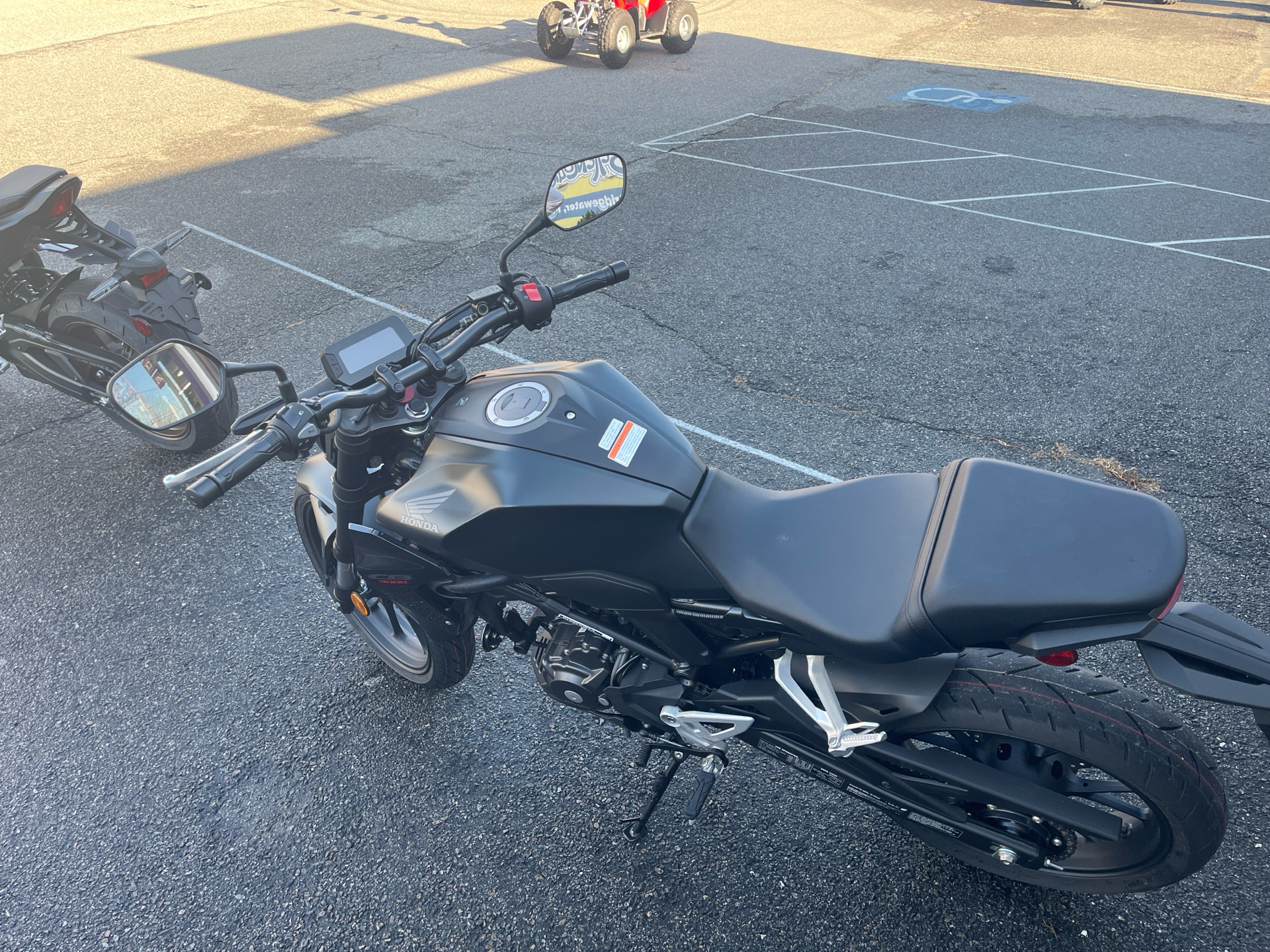 2023 Honda CB300R ABS in West Bridgewater, Massachusetts - Photo 7