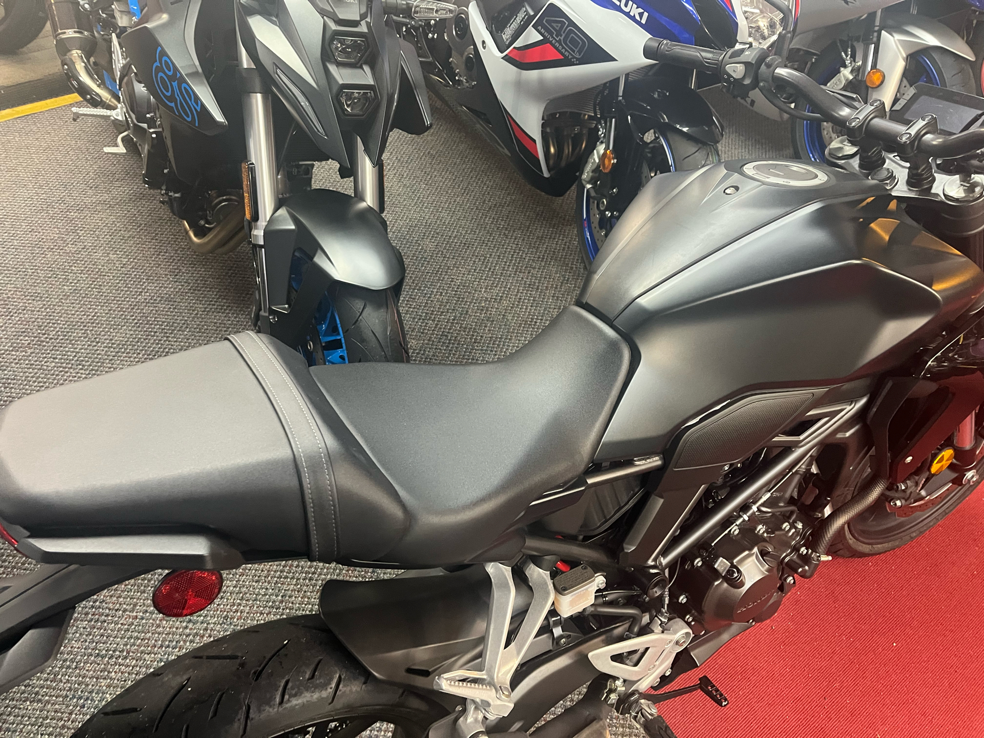 2023 Honda CB300R ABS in West Bridgewater, Massachusetts - Photo 5