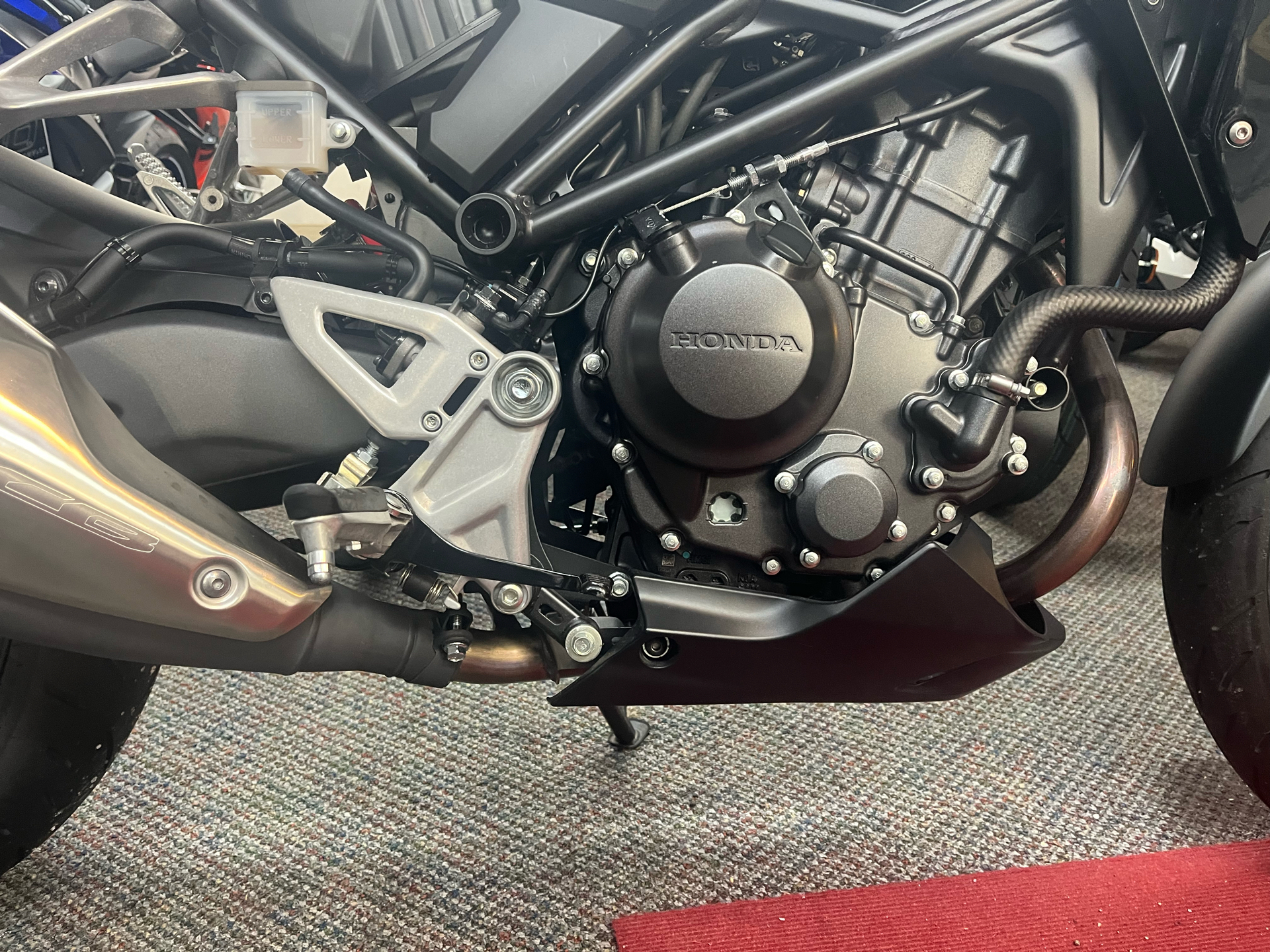 2023 Honda CB300R ABS in West Bridgewater, Massachusetts - Photo 6