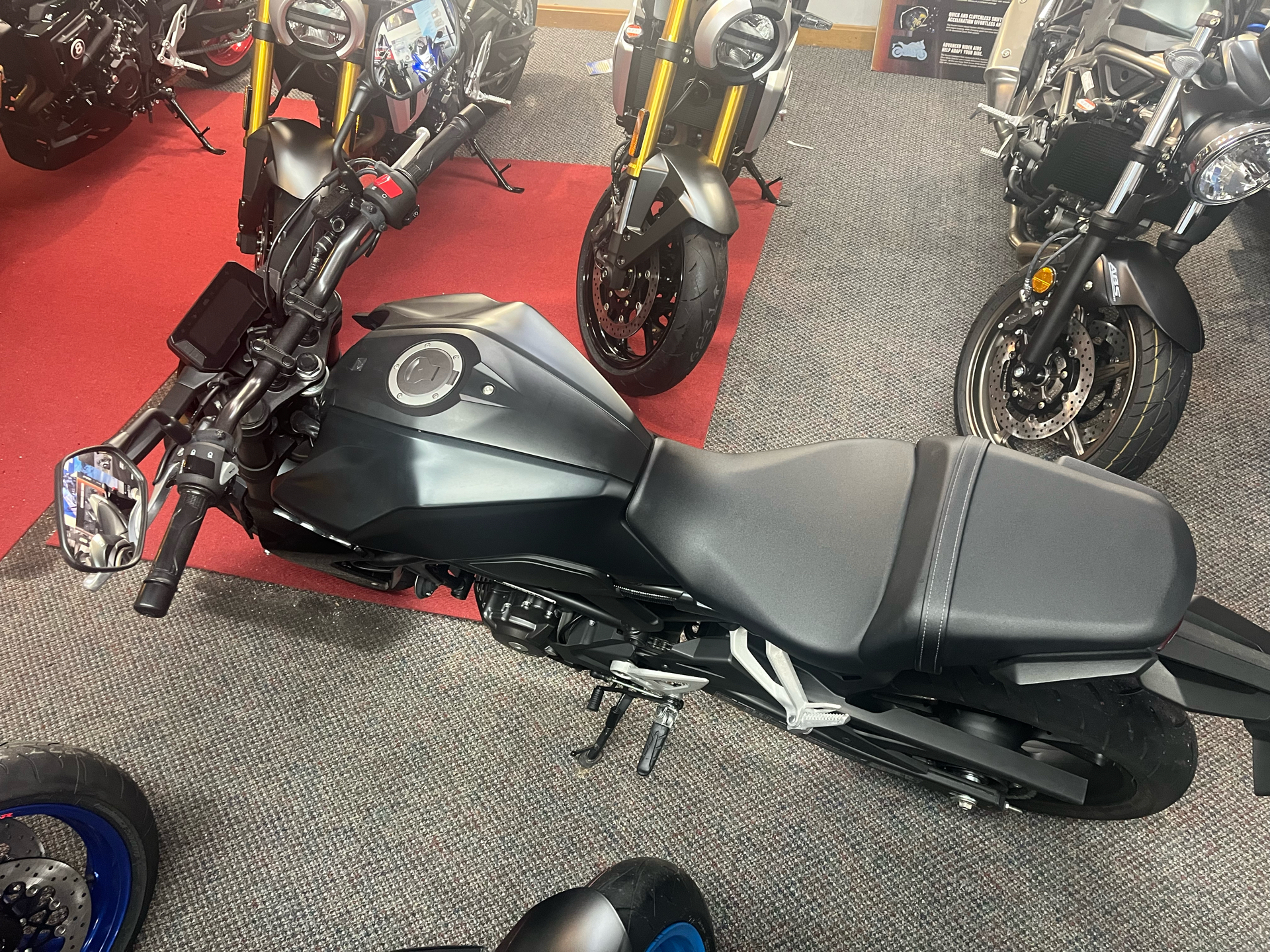 2023 Honda CB300R ABS in West Bridgewater, Massachusetts - Photo 7