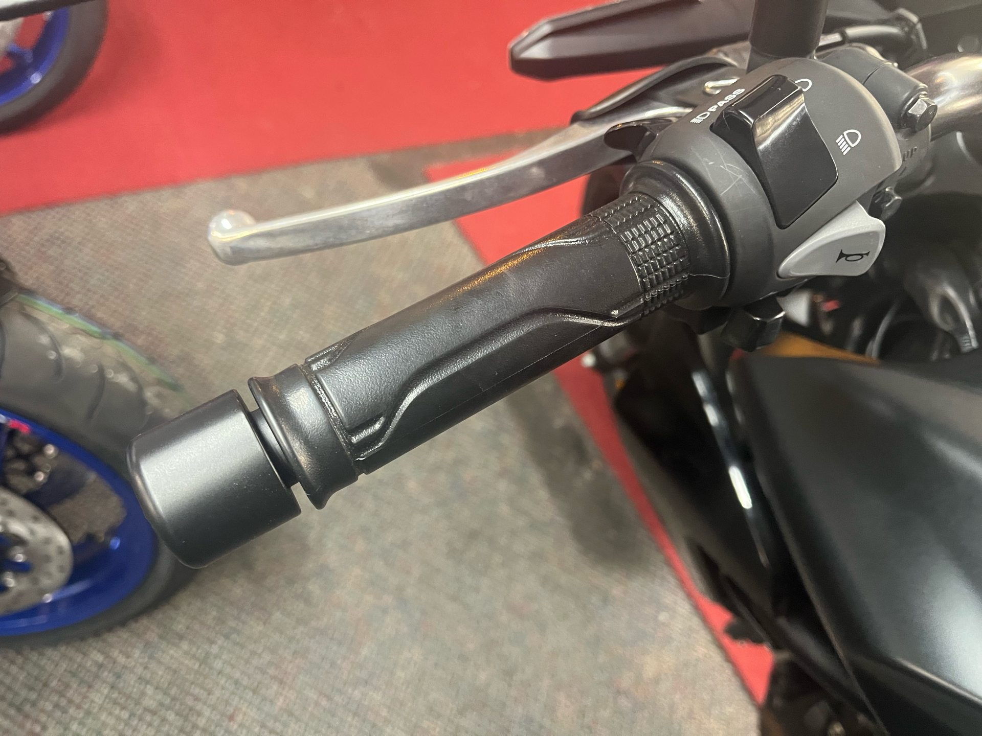 2023 Honda CB300R ABS in West Bridgewater, Massachusetts - Photo 8