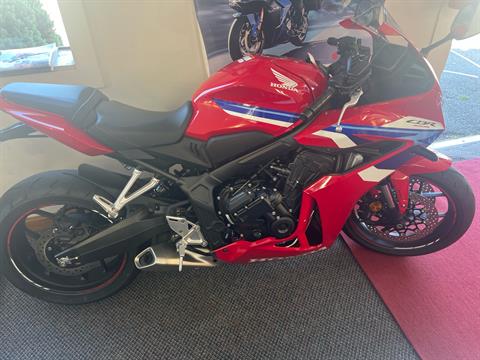 2025 Honda CBR650R E-Clutch in West Bridgewater, Massachusetts - Photo 1