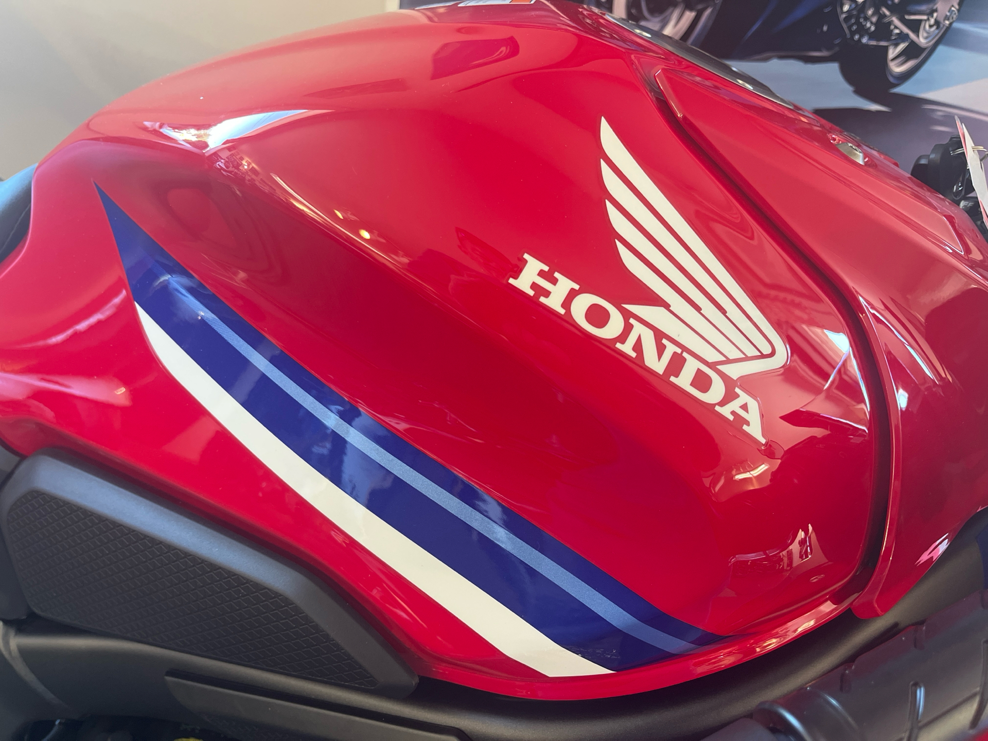 2025 Honda CBR650R E-Clutch in West Bridgewater, Massachusetts - Photo 3