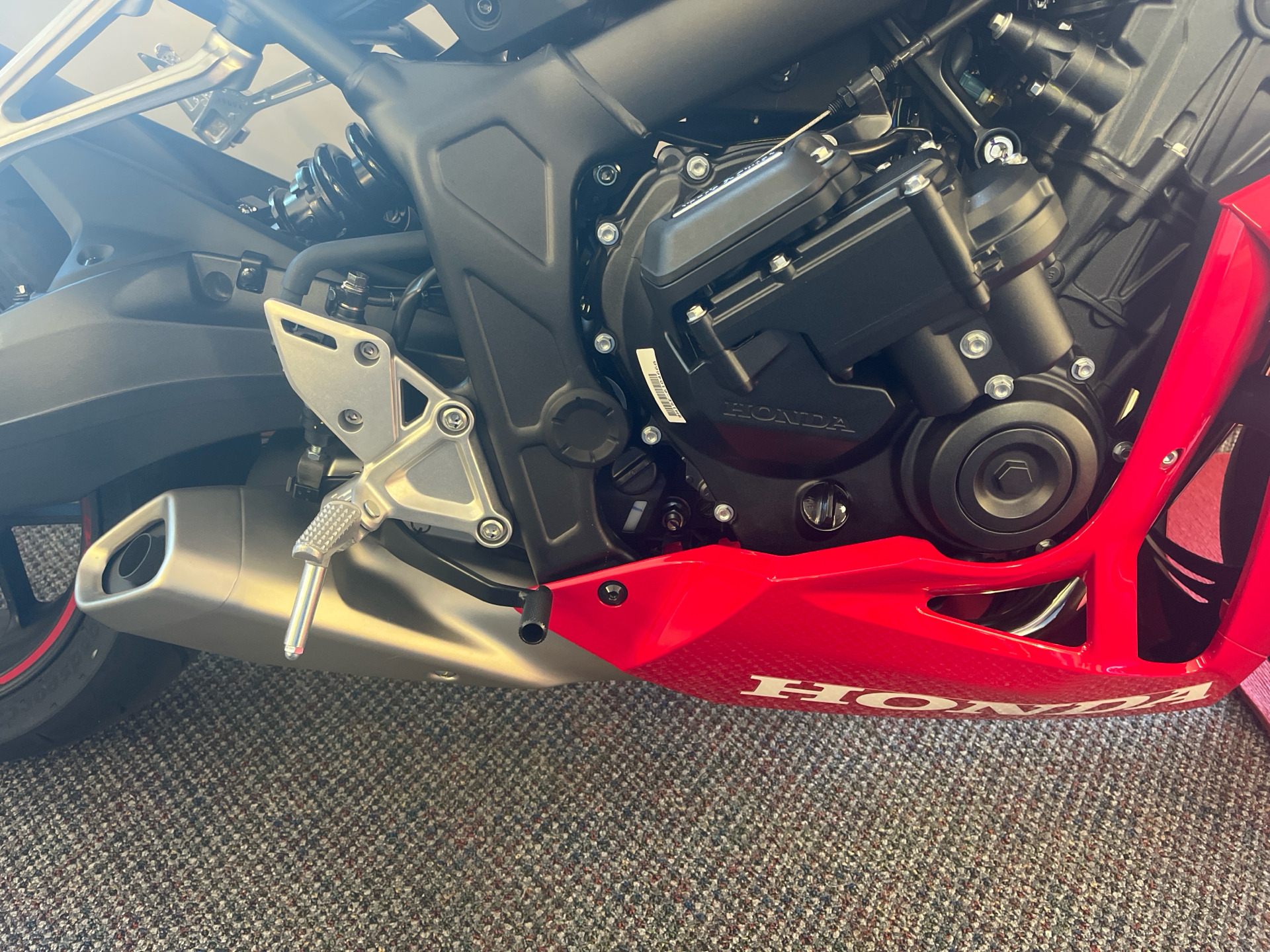 2025 Honda CBR650R E-Clutch in West Bridgewater, Massachusetts - Photo 4