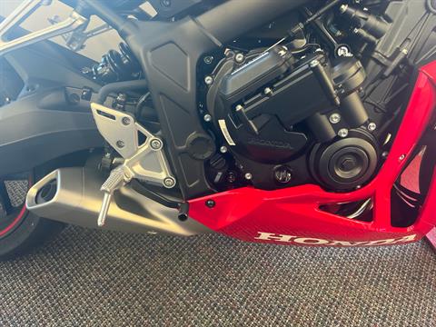 2025 Honda CBR650R E-Clutch in West Bridgewater, Massachusetts - Photo 4