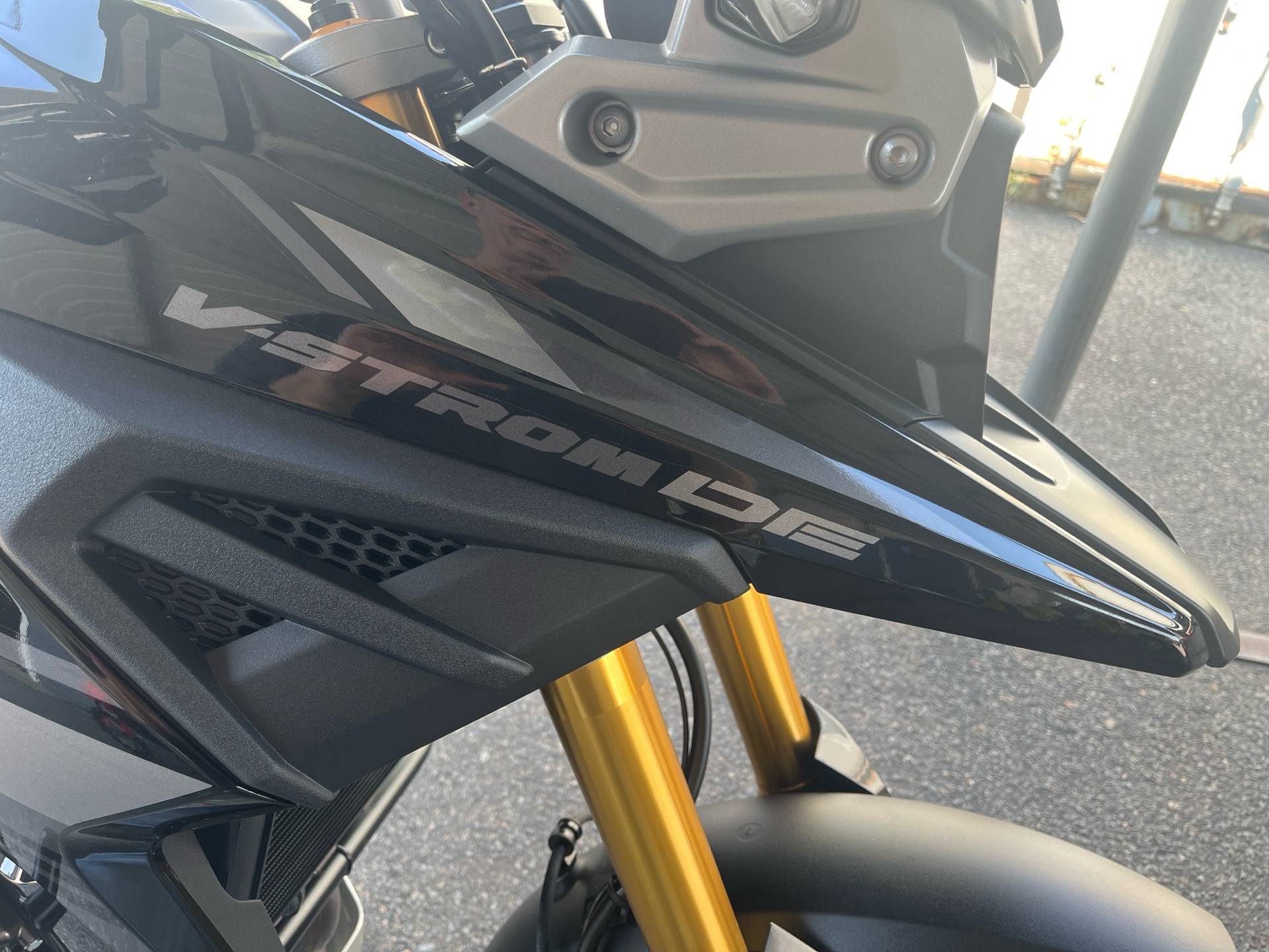 2024 Suzuki V-Strom 1050DE in West Bridgewater, Massachusetts - Photo 2