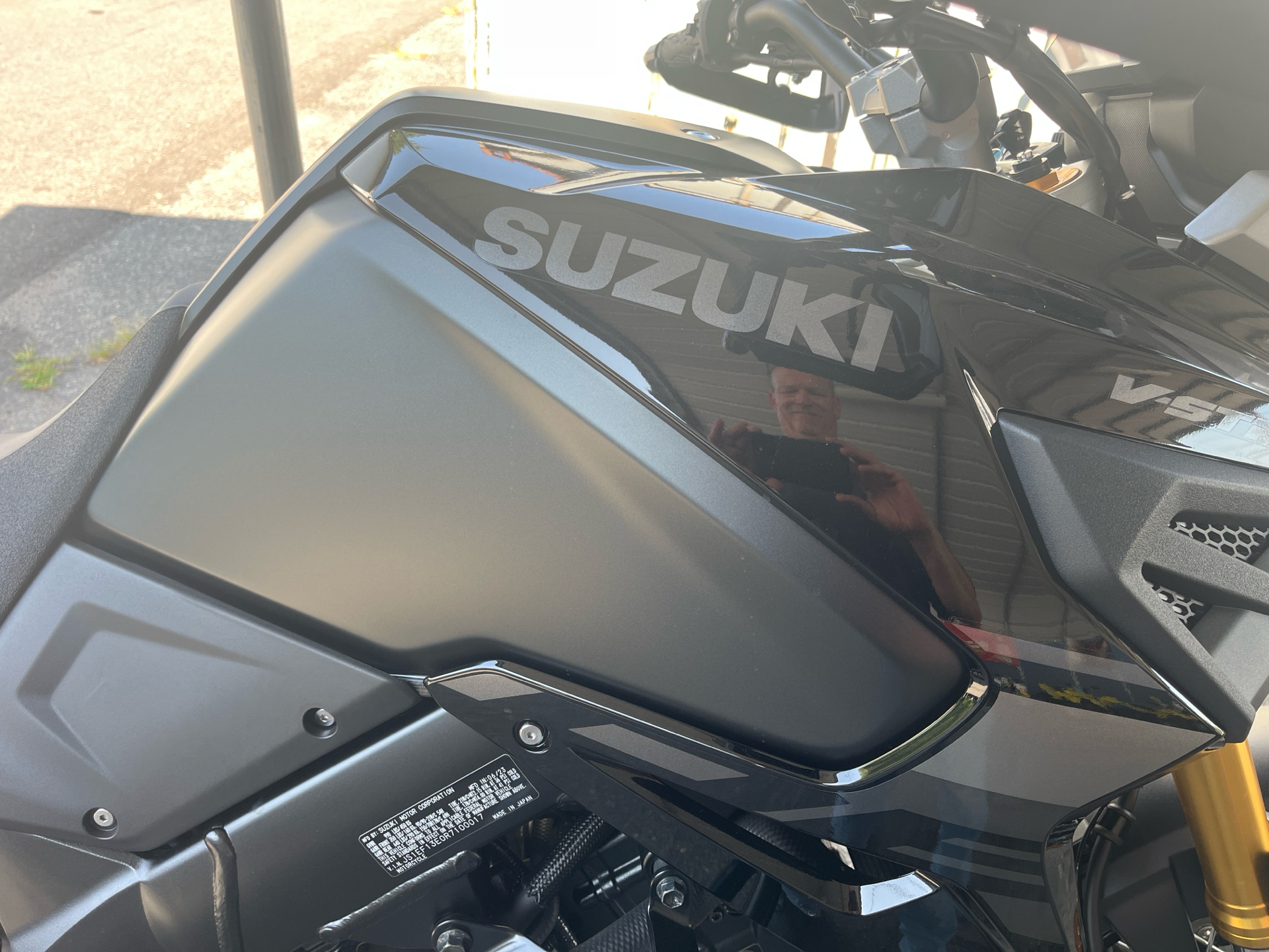 2024 Suzuki V-Strom 1050DE in West Bridgewater, Massachusetts - Photo 3