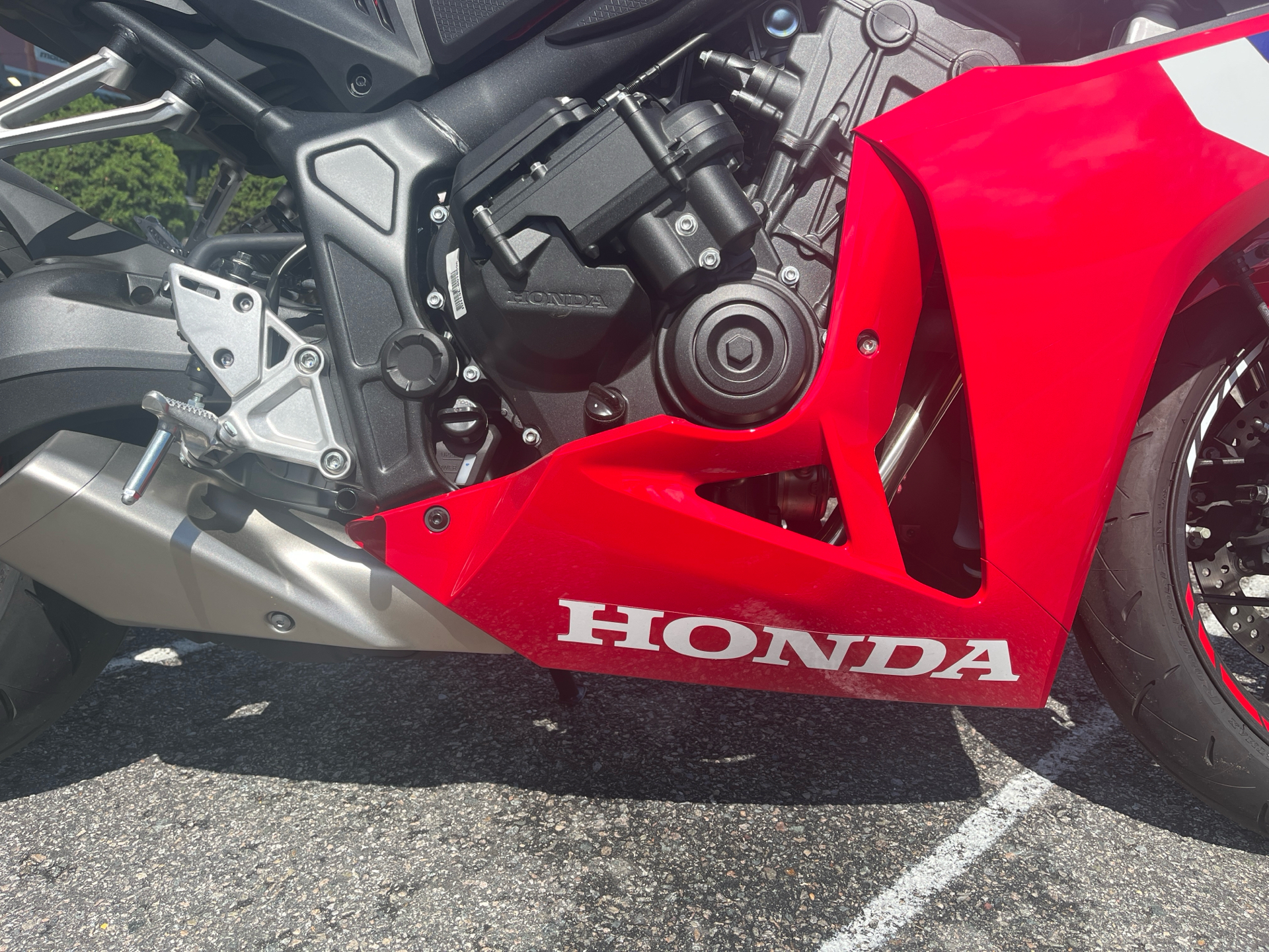 2024 Honda CBR650R ABS in West Bridgewater, Massachusetts - Photo 9