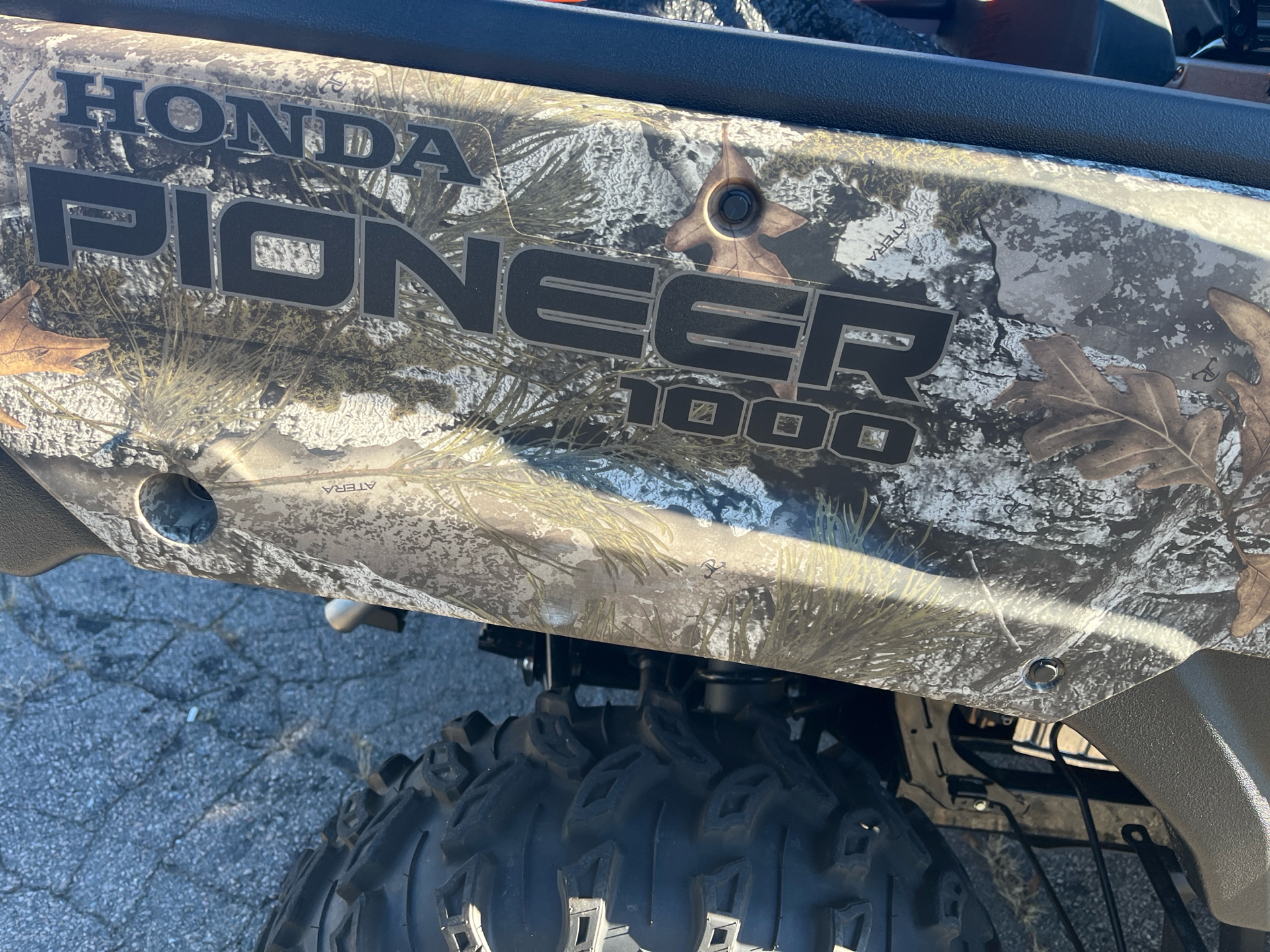2024 Honda Pioneer 1000-6 Deluxe Crew in West Bridgewater, Massachusetts - Photo 2