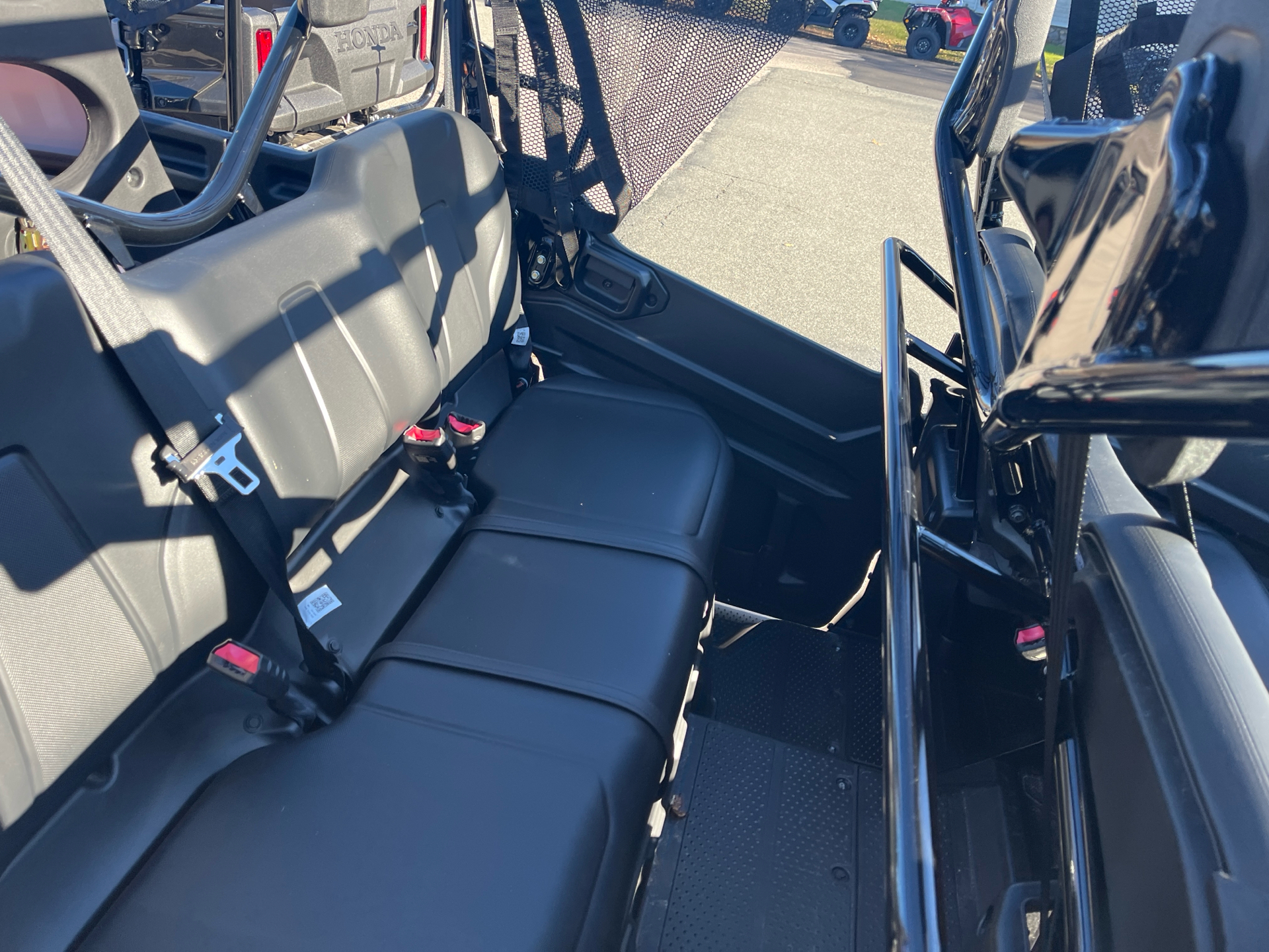 2024 Honda Pioneer 1000-6 Deluxe Crew in West Bridgewater, Massachusetts - Photo 6