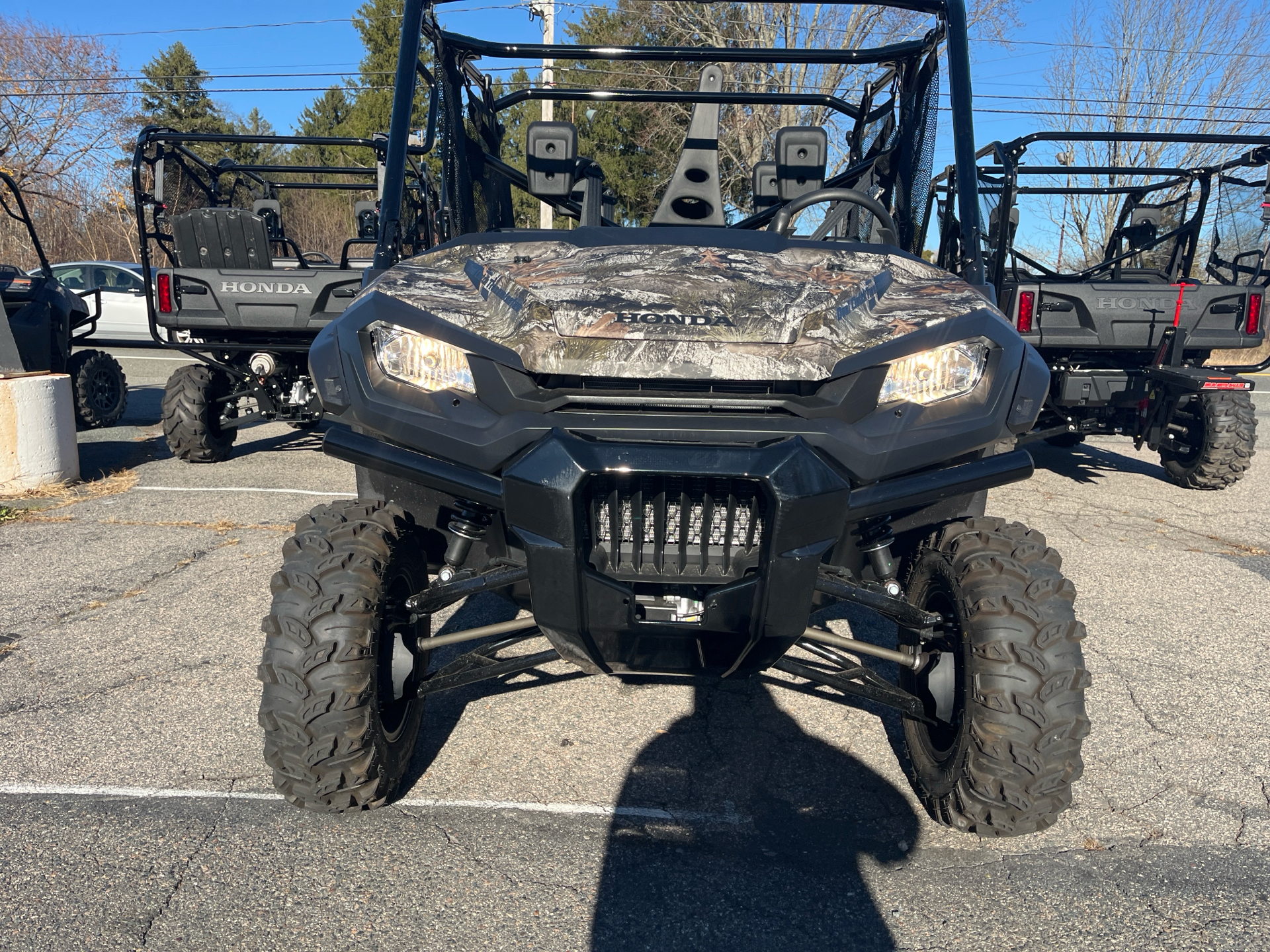 2024 Honda Pioneer 1000-6 Deluxe Crew in West Bridgewater, Massachusetts - Photo 9