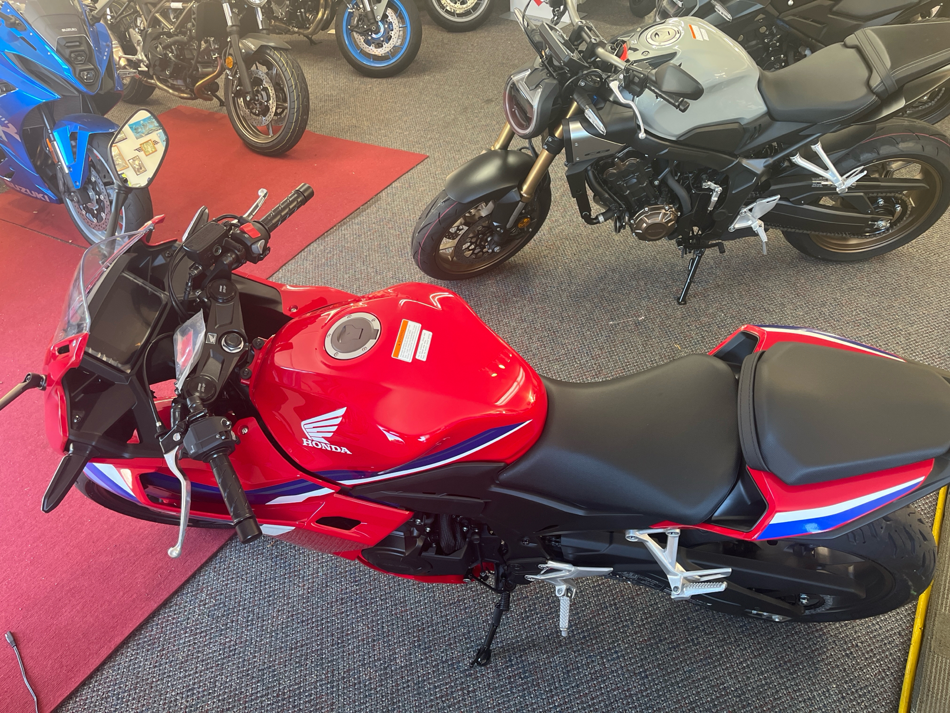 2025 Honda CBR500R in West Bridgewater, Massachusetts - Photo 8