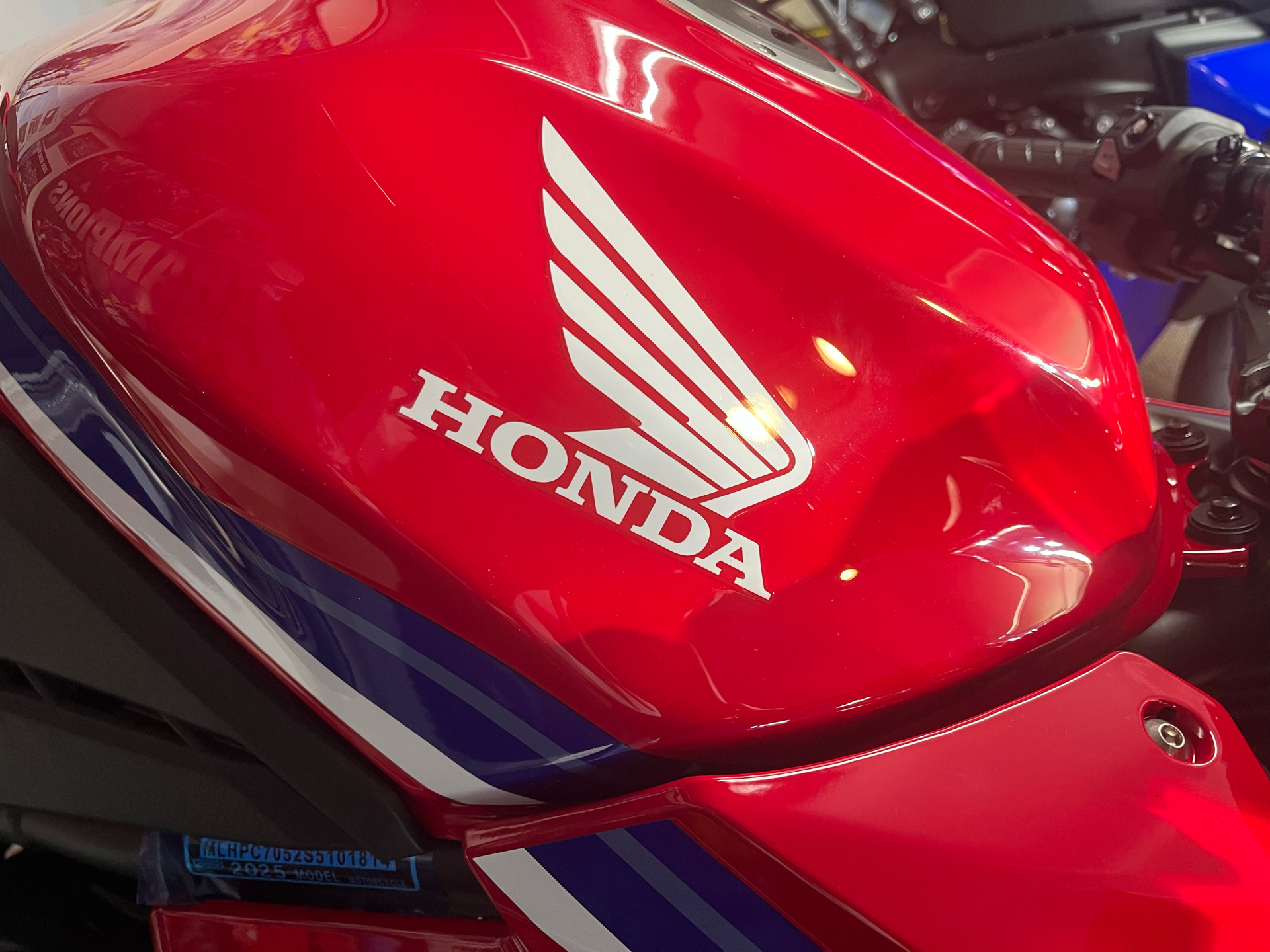 2025 Honda CBR500R in West Bridgewater, Massachusetts - Photo 2