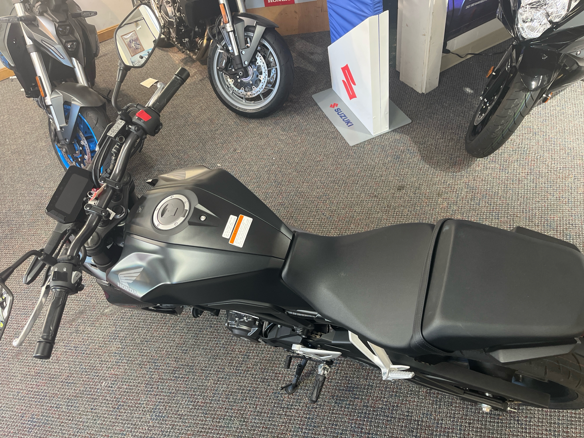 2025 Honda CB300R ABS in West Bridgewater, Massachusetts - Photo 8