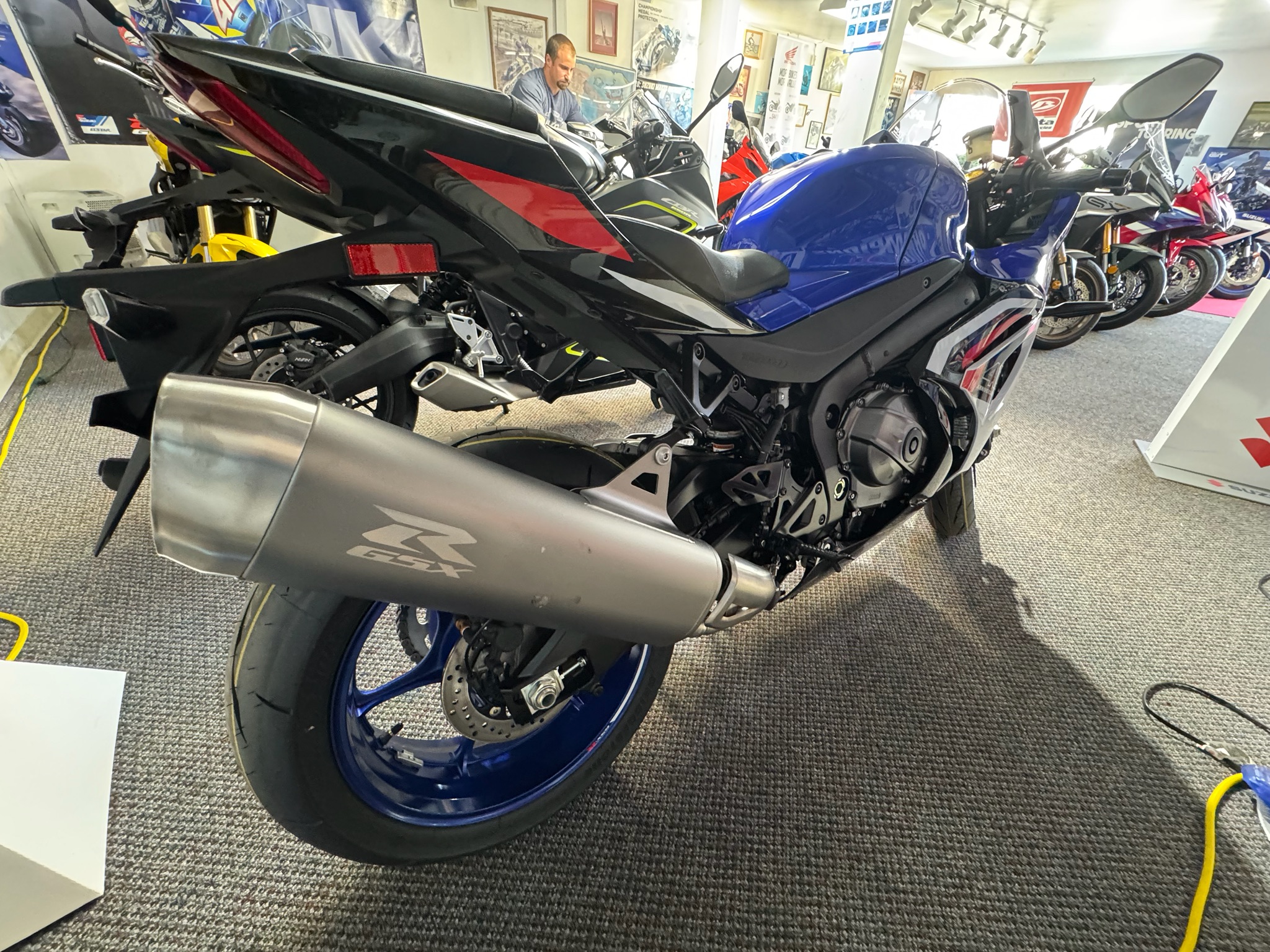 2027 Suzuki GSX-R1000 40th Anniversary Edition 3