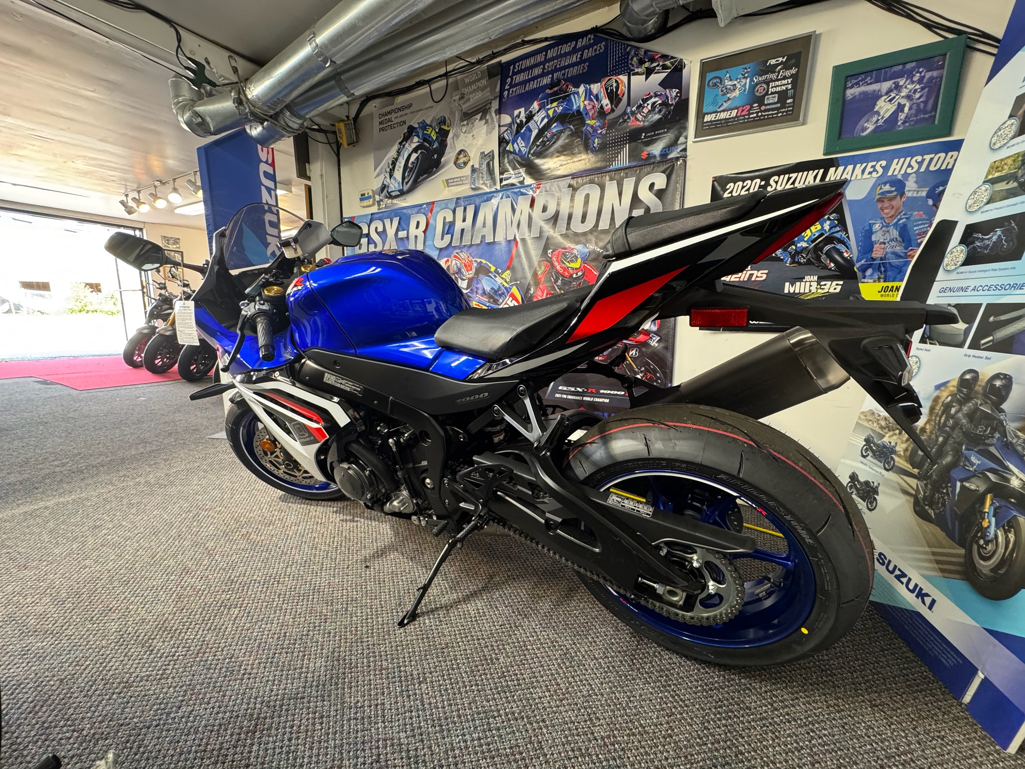 2027 Suzuki GSX-R1000 40th Anniversary Edition 4