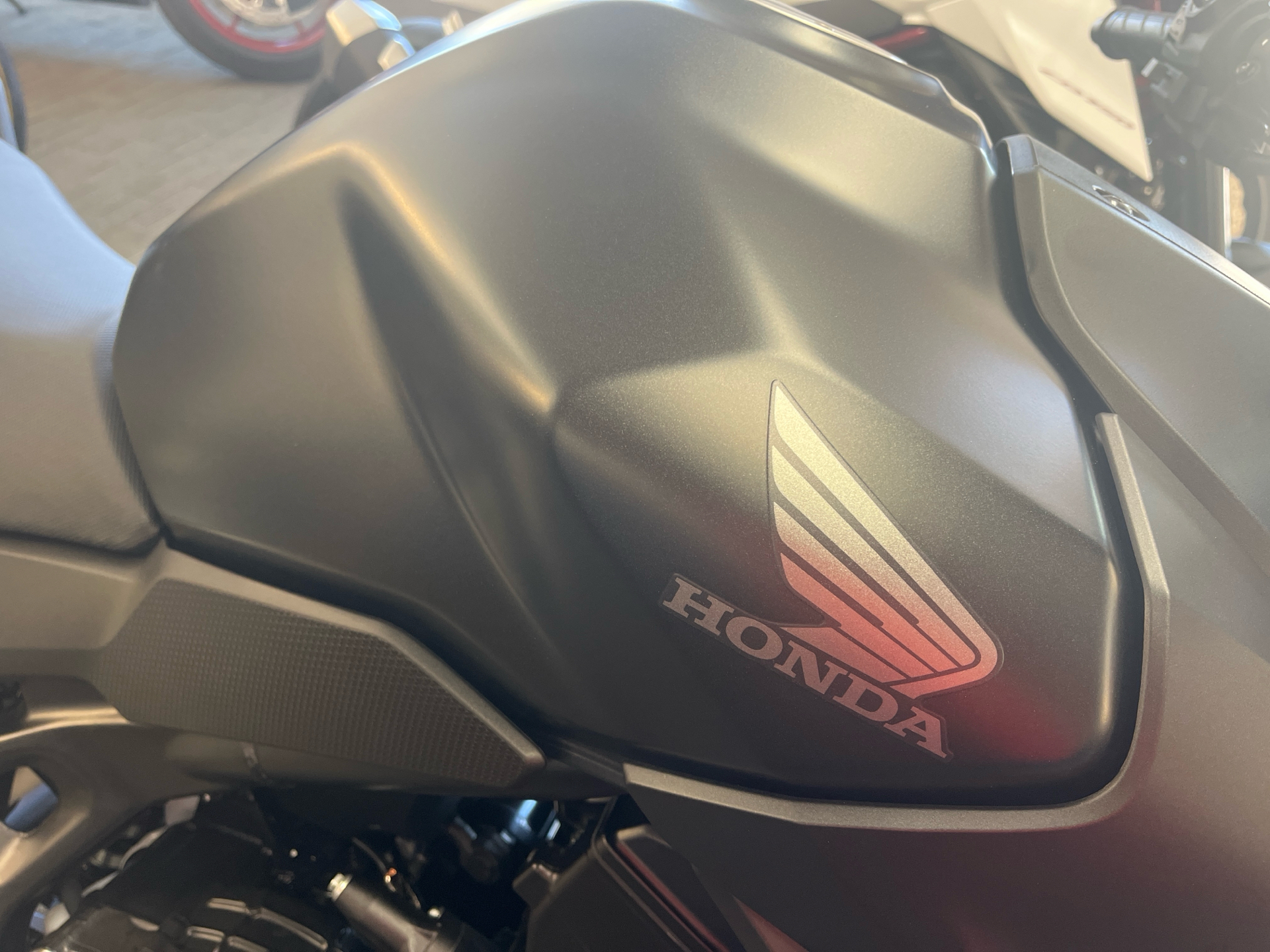 2025 Honda CB750 Hornet in West Bridgewater, Massachusetts - Photo 3