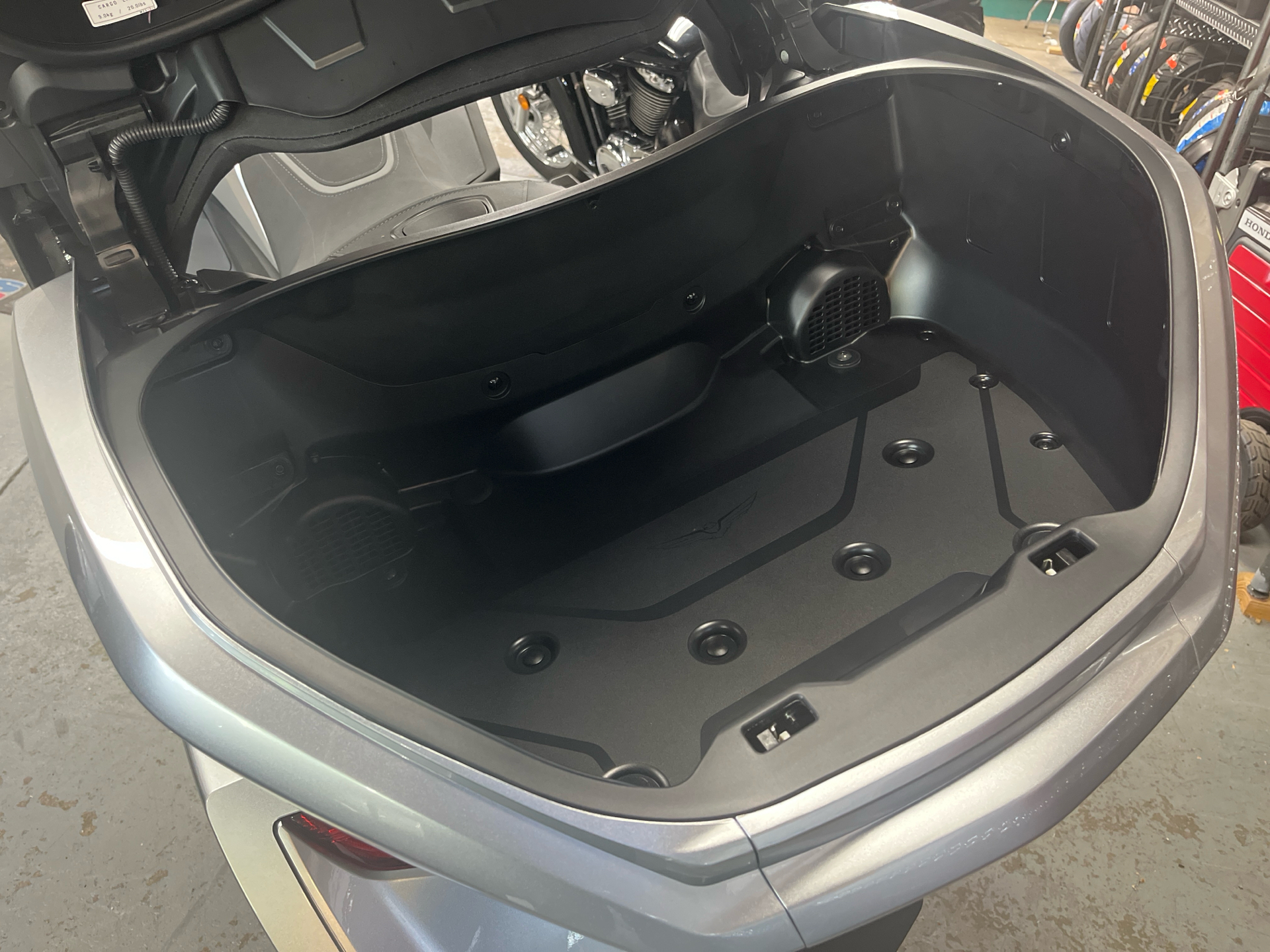 2025 Honda Gold Wing Tour in West Bridgewater, Massachusetts - Photo 9
