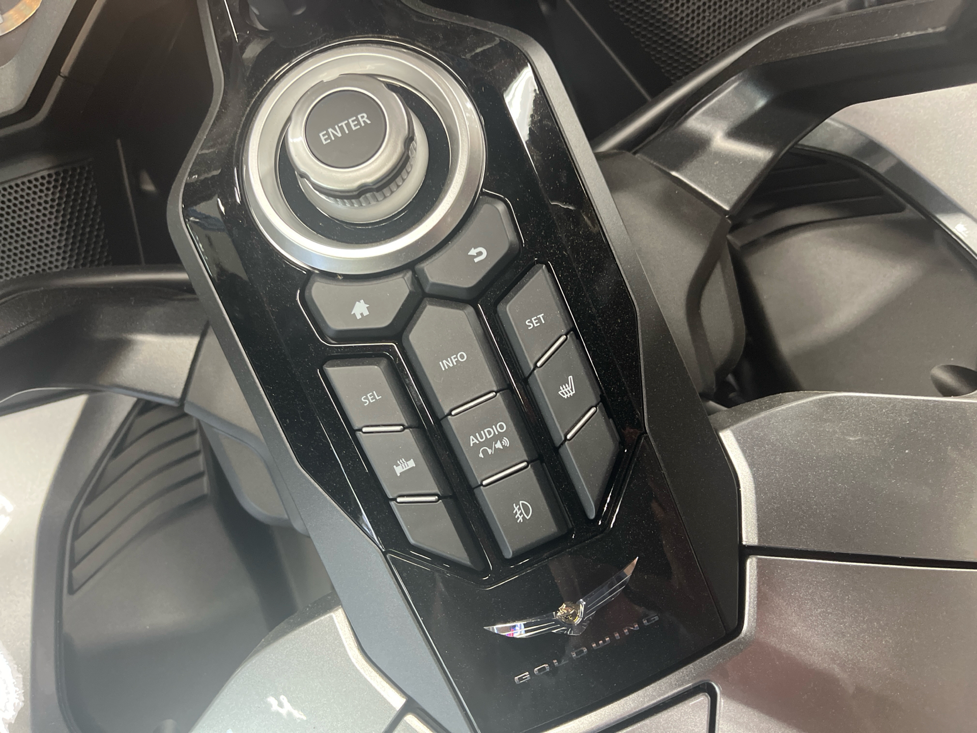 2025 Honda Gold Wing Tour in West Bridgewater, Massachusetts - Photo 13
