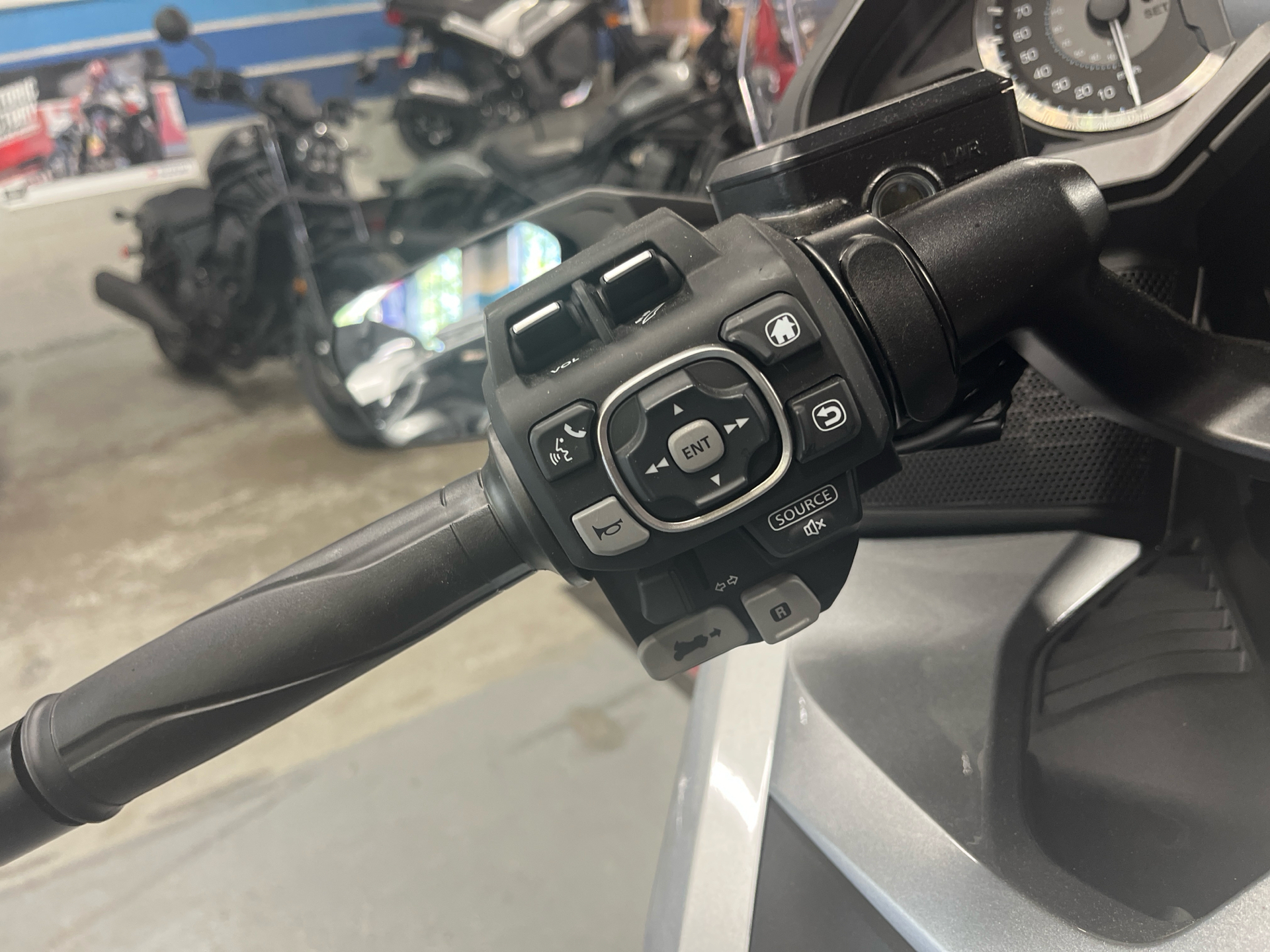 2025 Honda Gold Wing Tour in West Bridgewater, Massachusetts - Photo 14