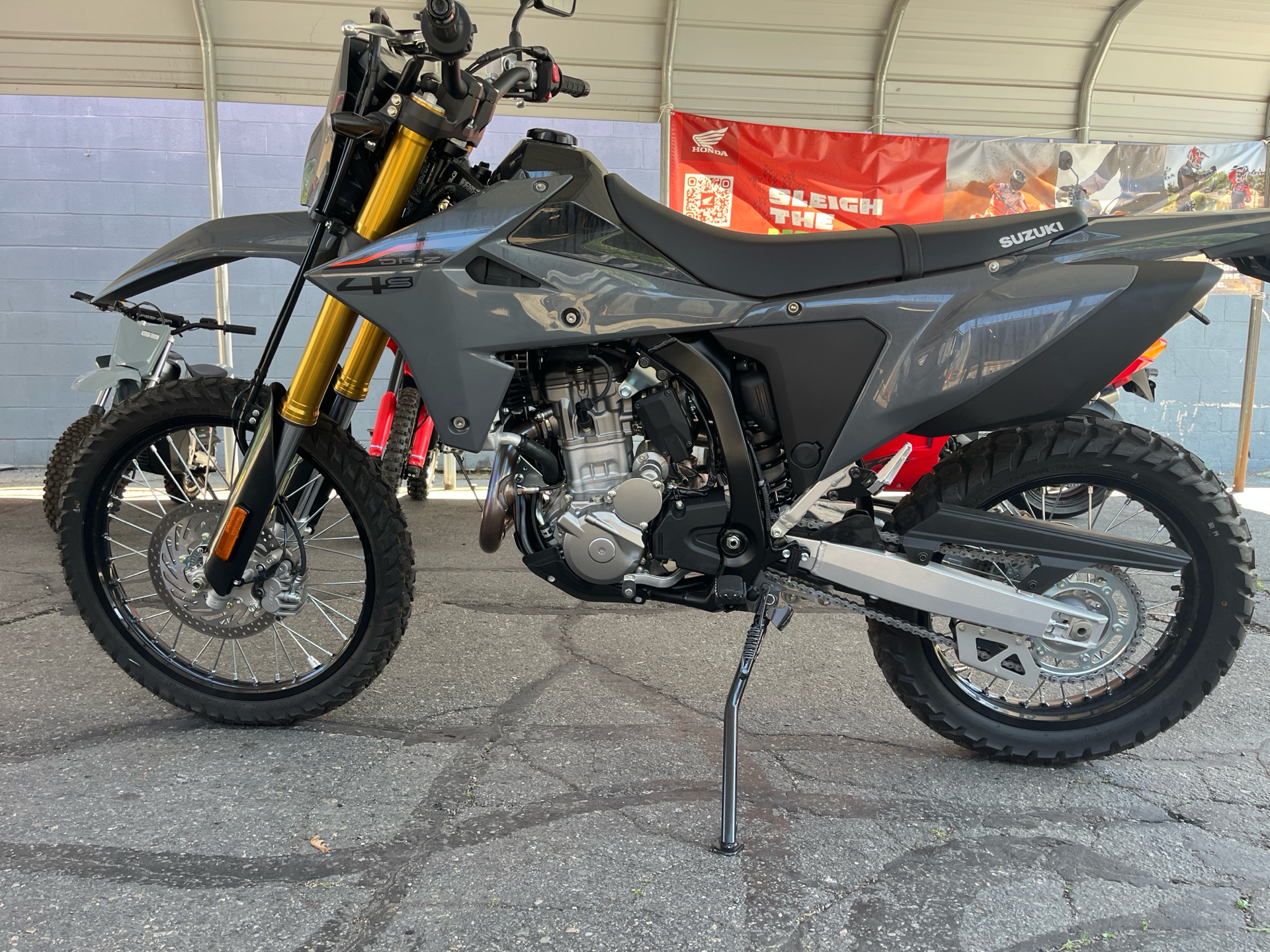 2025 Suzuki DR-Z4S in West Bridgewater, Massachusetts - Photo 8