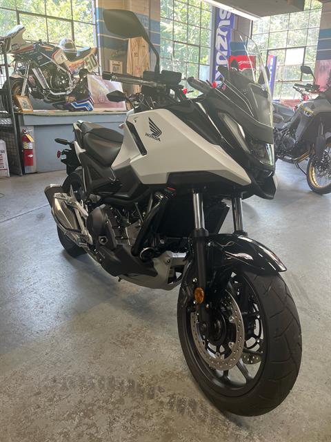 2025 Honda NC750X DCT in West Bridgewater, Massachusetts - Photo 4