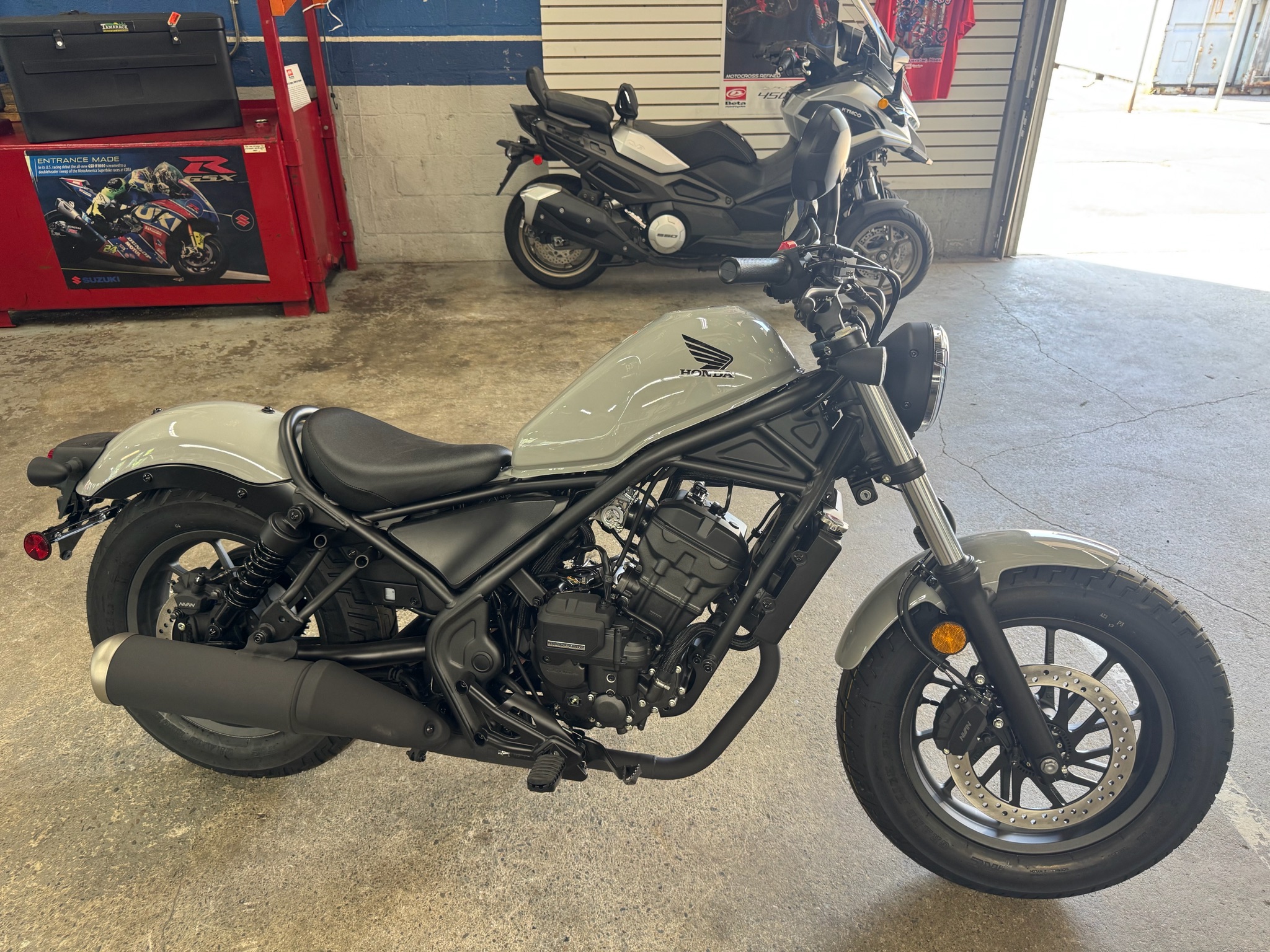 2026 Rebel 300 E-Clutch