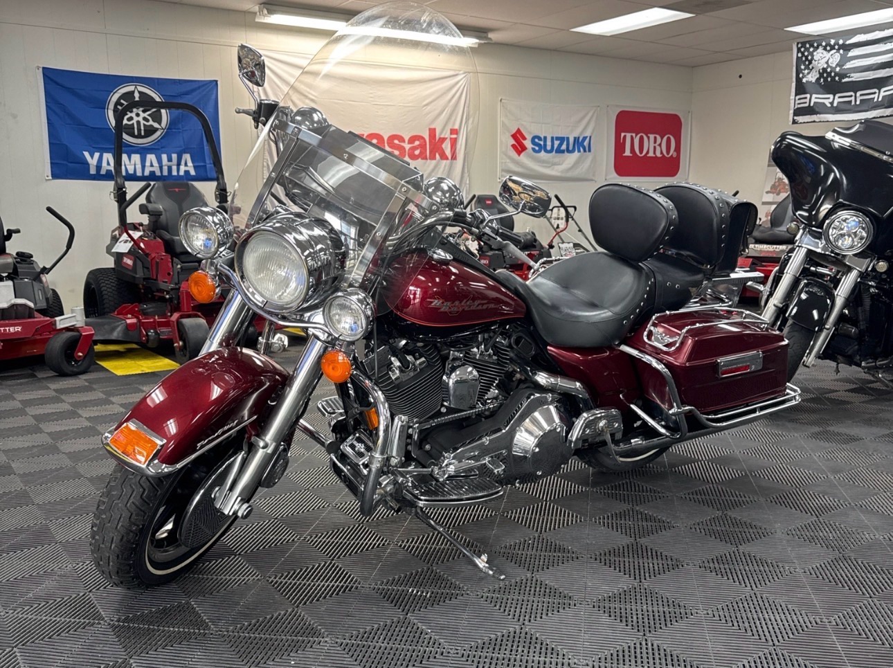 2001 Harley-Davidson FLHRCI Road King® Classic 1