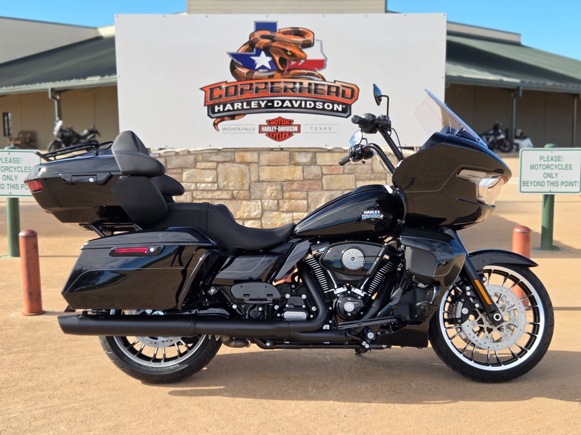 New 2026 Harley-Davidson Road Glide® Limited Motorcycle - Specs