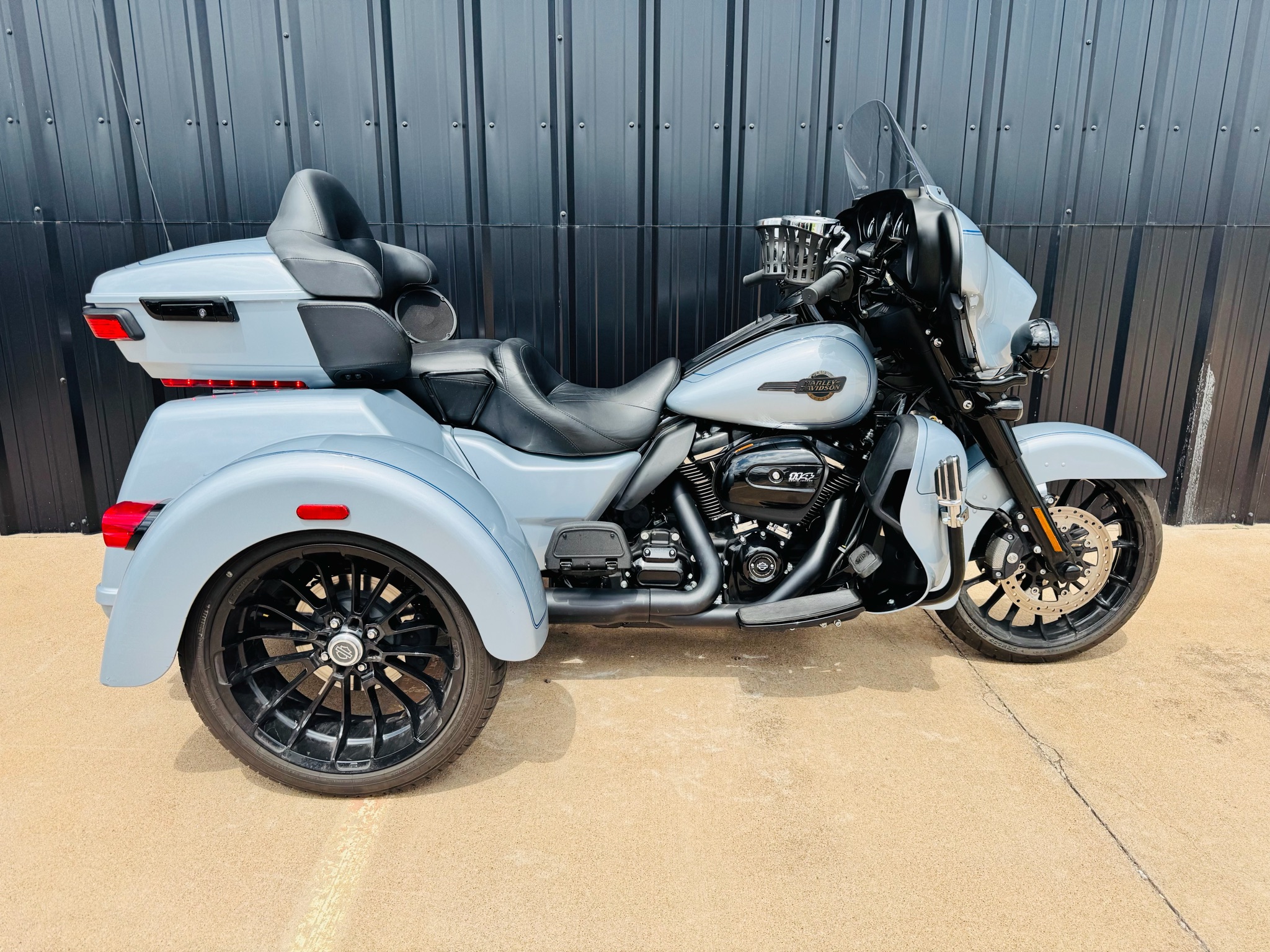 2025 Harley-Davidson Tri Glide® Ultra 1