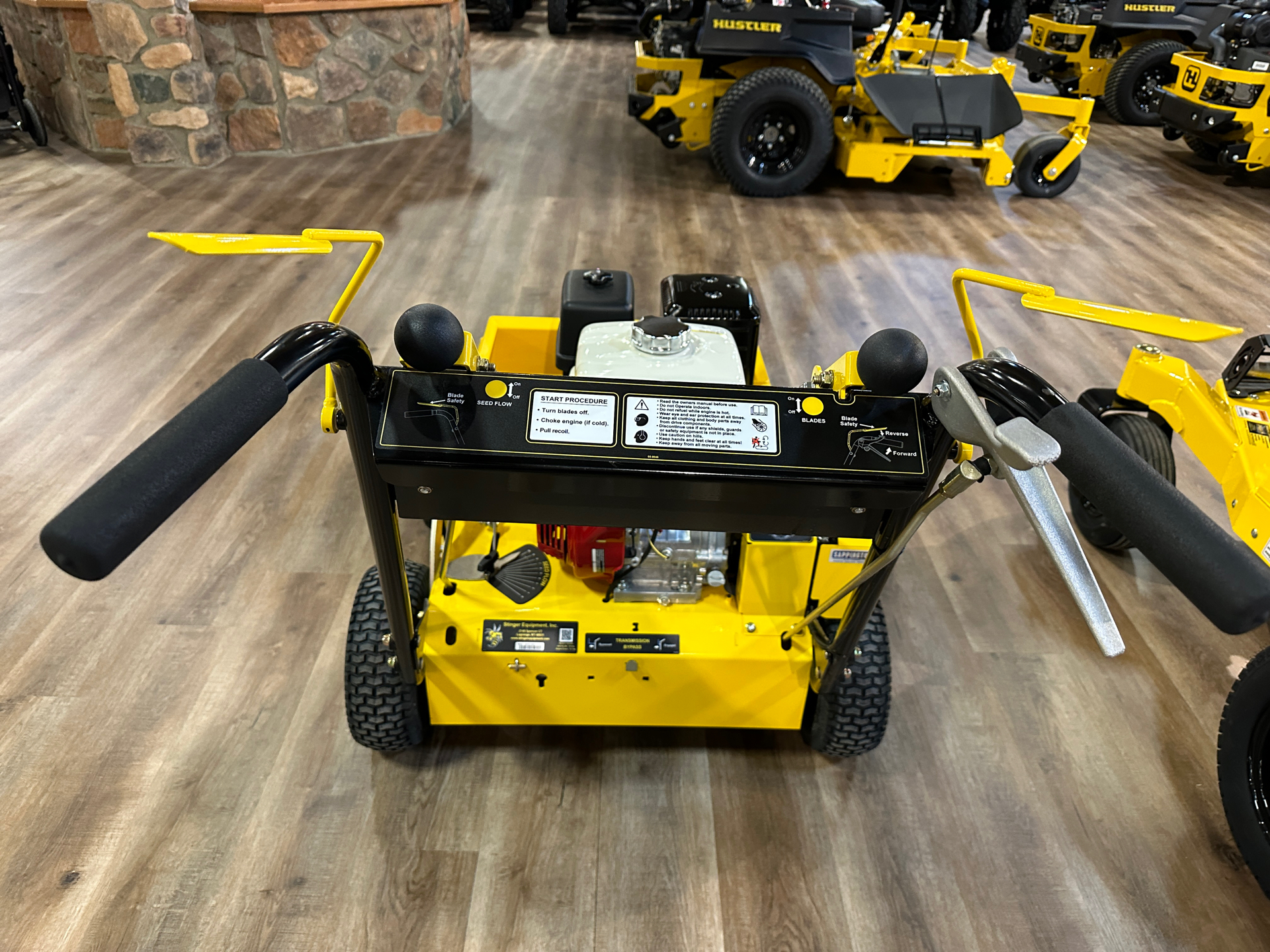 BEE  New 2023 Stinger SUPERSEEDER 2400, Jackson MO | Specs, Price