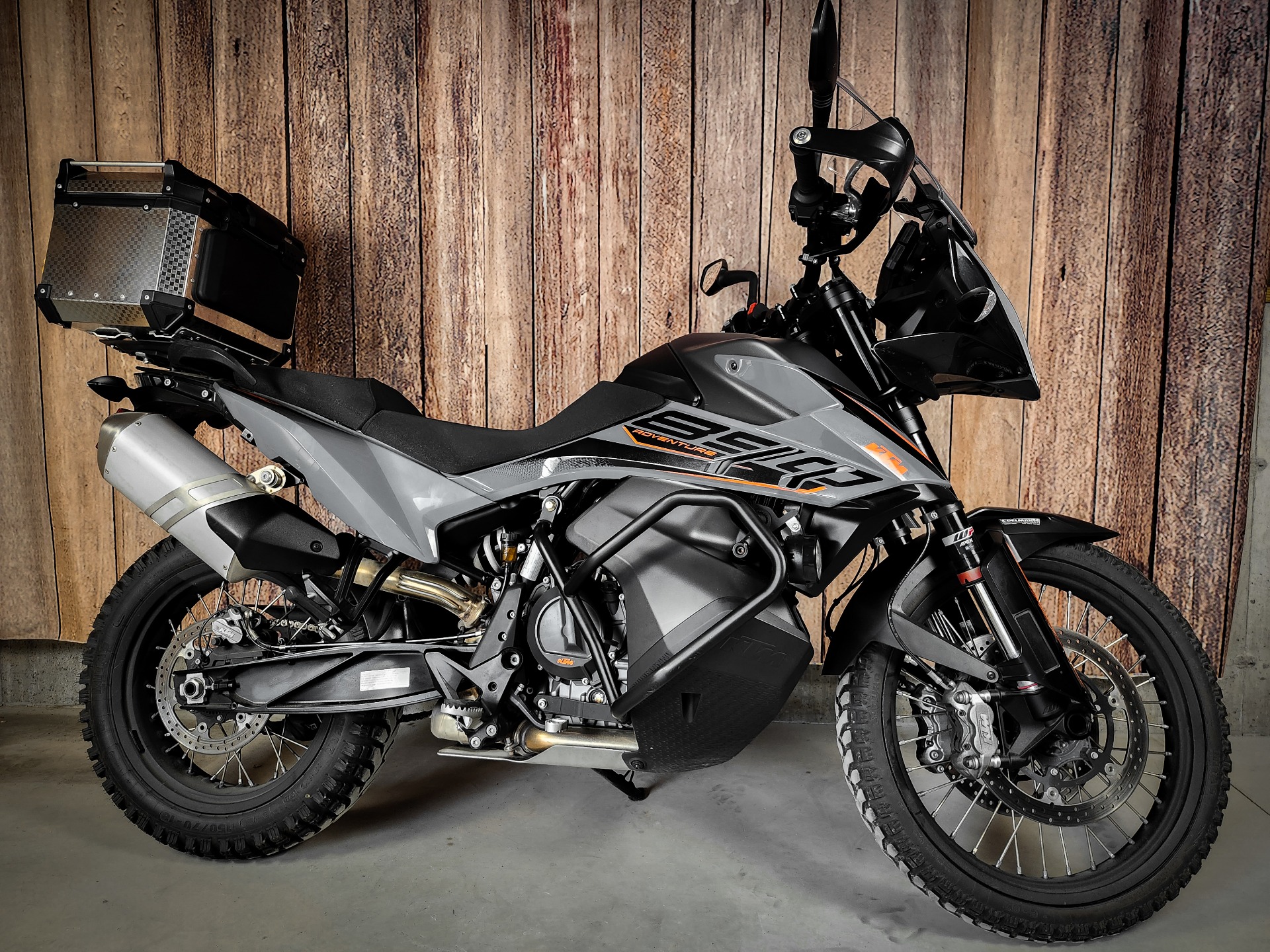 オーダー First Look: The 2025 Krämer GP2-890 XX hypernaked track bike