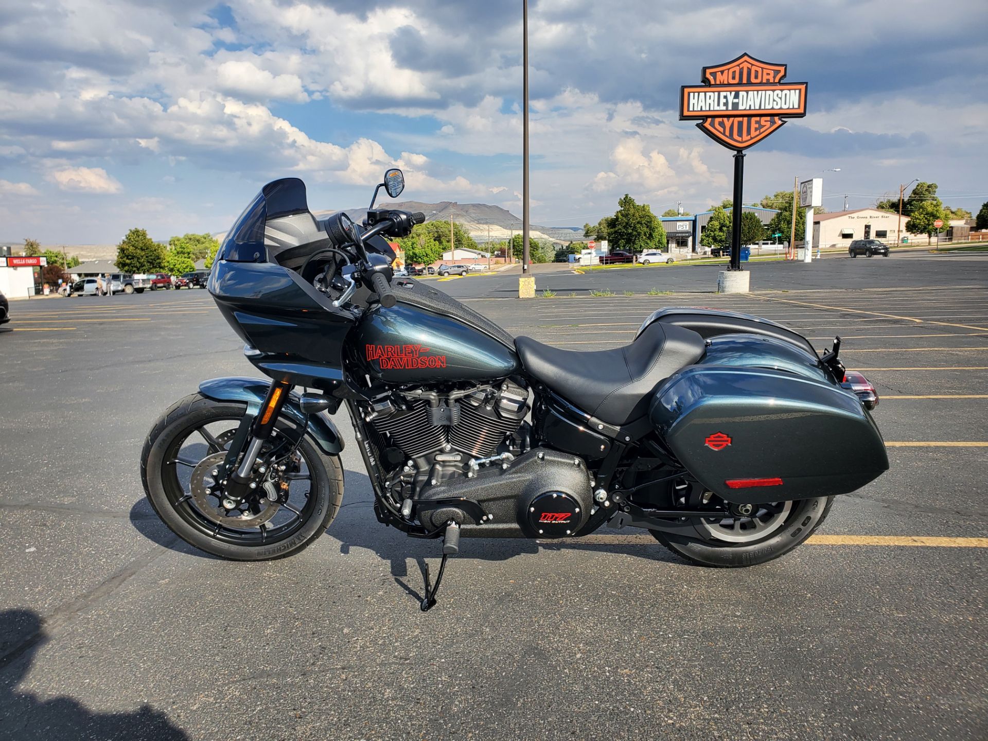 Moto joe bar team Esther Bag et James Eplot Harley-Davidson 1240 Low Rider - Collection