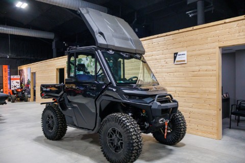 2026 Can-Am Defender XT CAB HD11 — photo 1 of 19