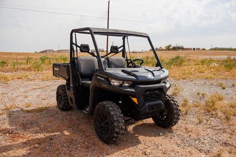 2025 Can-Am Defender DPS HD7