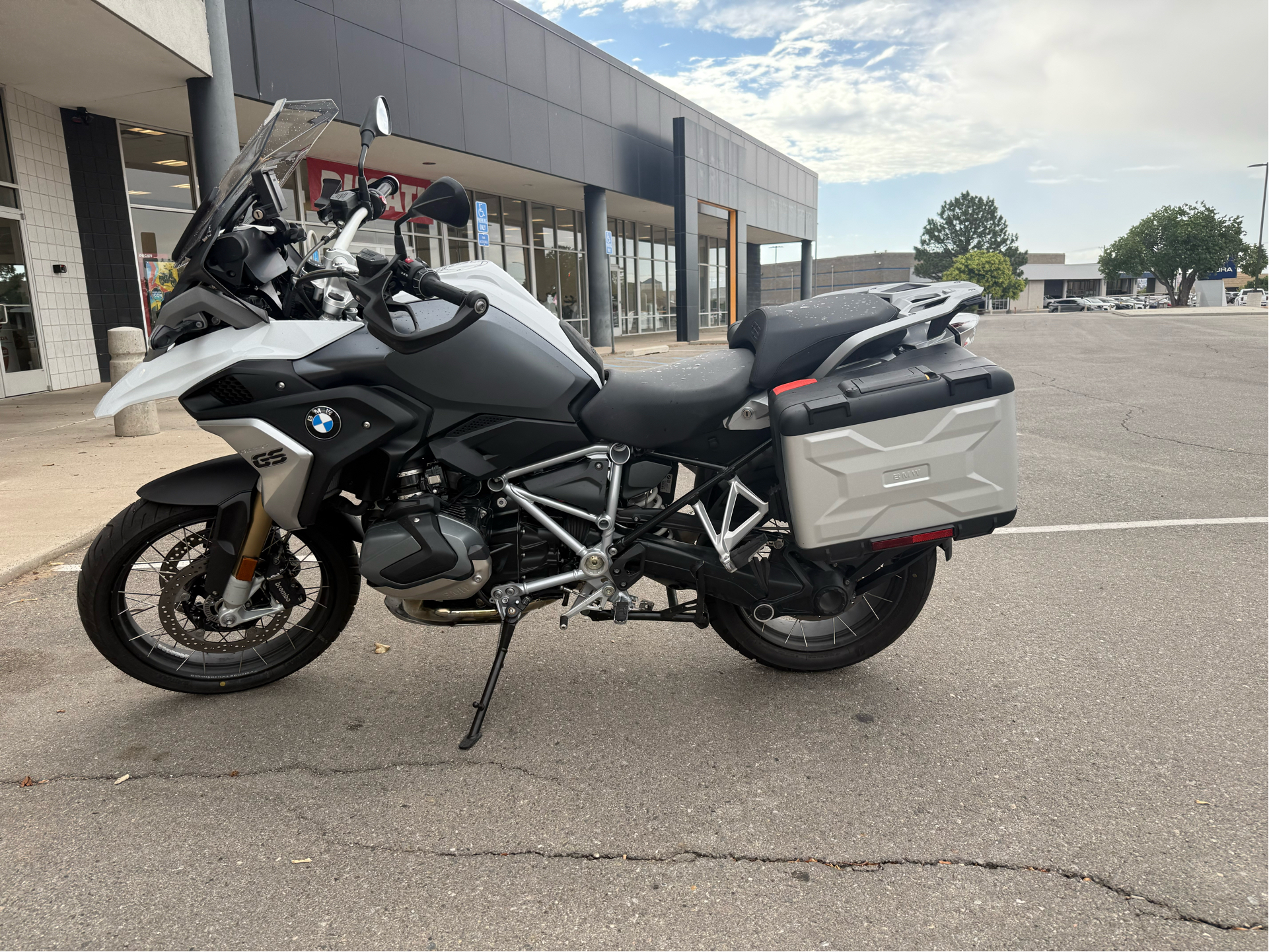 Used 2023 BMW R 1250 GS Light White Non-Metallic V241321